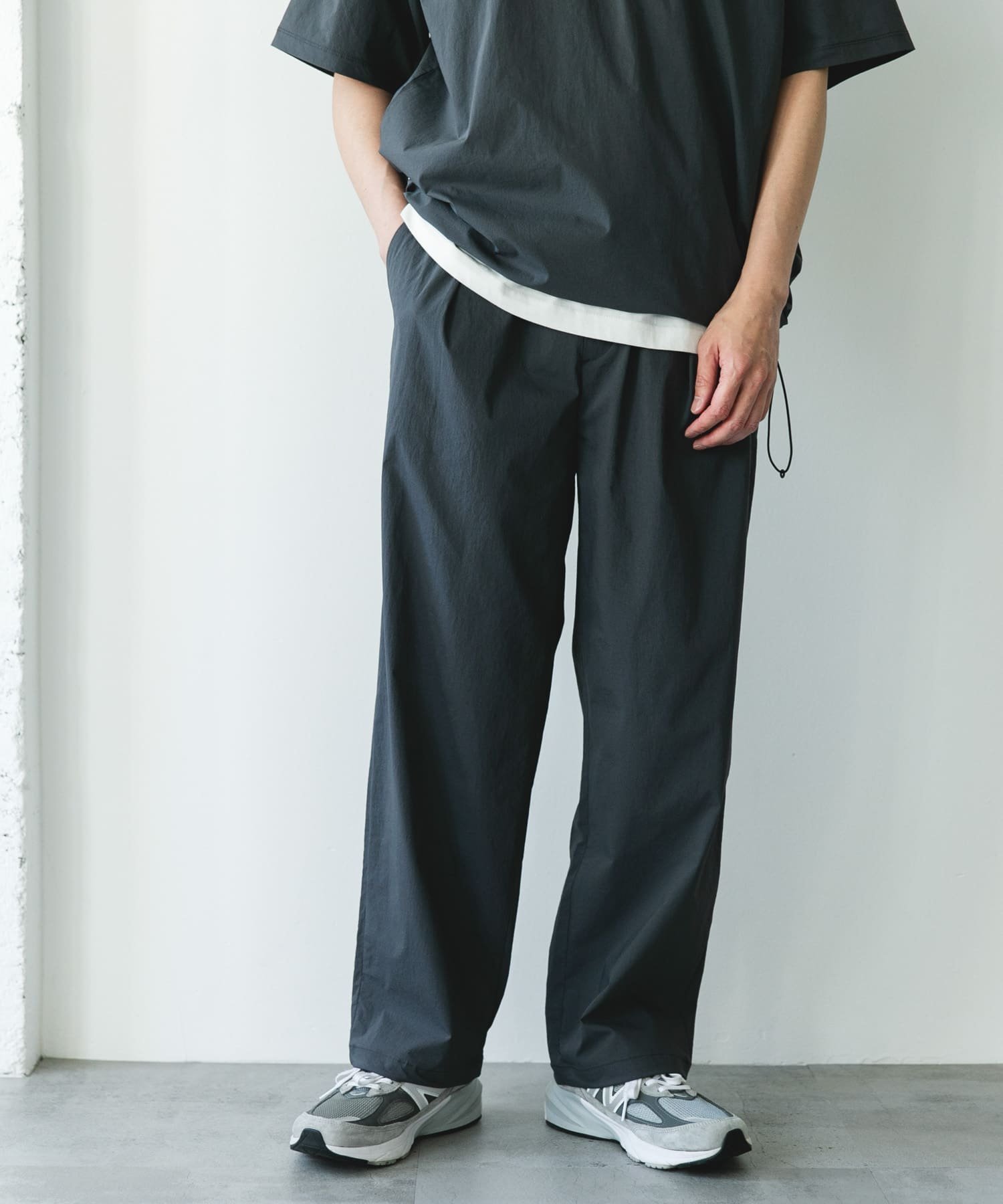 『UVカット/接触冷感/吸水速乾』ストレッチクロスイージーパンツ アーバンリサーチドアーズ パンツ その他のパンツ ブラック グレー