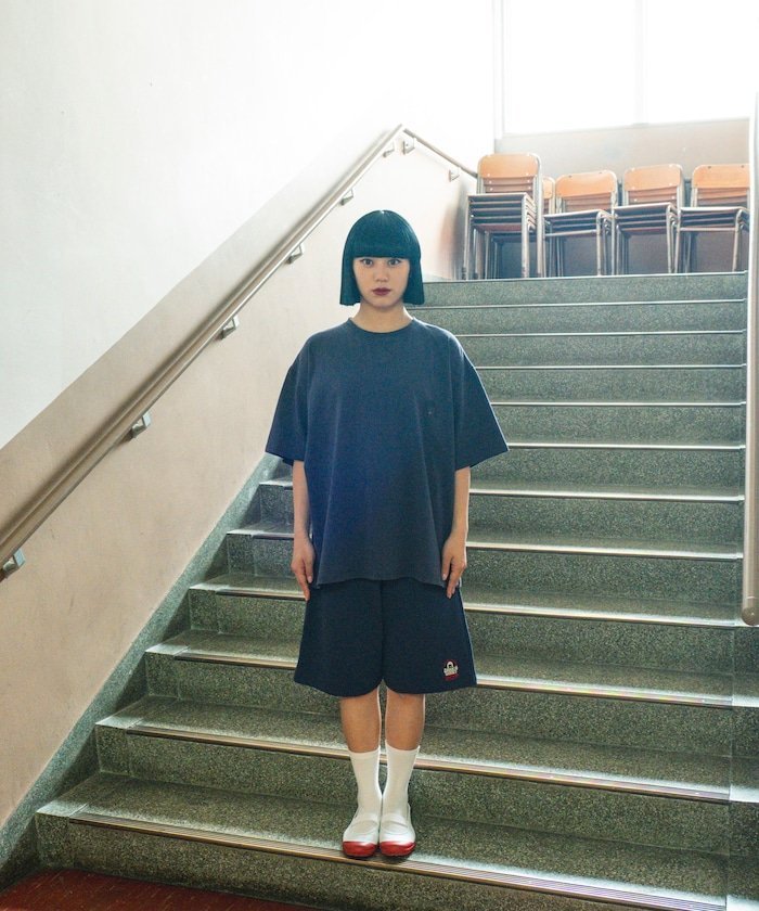 SAUVENIR アバンギャルディ × SAUVENIR × FREAK'S STORE 別注 オールナイトサウナ 蓄光 バックプリント クルーネックTシャツ フリークスストア トップス カットソー・Tシャツ ネイビー