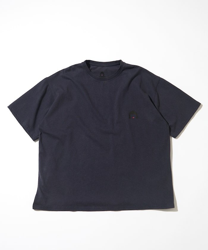 SAUVENIR アバンギャルディ × SAUVENIR × FREAK'S STORE 別注 オールナイトサウナ 蓄光 バックプリント クルーネックTシャツ フリークスストア トップス カットソー・Tシャツ ネイビー