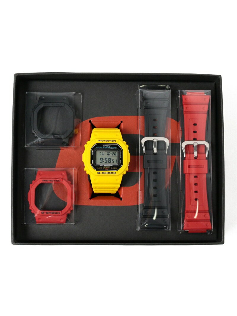 BEAMS MEN（ビームス メン）G-SHOCK / DWE-5600R-9JR デジタル ウォッチ着せ替えできる、ベーシックモデル＜G-SHOCK（ジーショック）＞のアイコン的存在、『5600シリーズ』の初期カラーモデルがリバイバルされて登場です！1987年に発売され人気を博したイエローモデル、『DW-5600C-9BV』をベースデザインに採用。本体のカラーリングはもちろん、文字板のロゴ位置や文字の配色、液晶の色に至るまで、徹底的に当時のデザインを再現しています。合わせるファッションによってコーディネートを楽しめる、レッドとブラックの替えバンド・ベゼルが付属。ロゴ入りのボックスに収められているので、ギフトにしてもいいですね。誕生から30年以上経っても人々を魅了し続ける、タフなタイムピースセットです。【仕様・詳細】・耐衝撃構造（ショックレジスト）・カーボンコアガード構造・ケース素材：カーボン・ベゼル素材：樹脂・ガラス素材：無機ガラス・バンド素材：樹脂・バンド装着可能サイズ：145ー205mm・20気圧防水・ストップウオッチ（1/100秒（00'00”00ー59'59”99）／1秒（1:00'00”ー23:59'59”）、24時間計、スプリット付き）・タイマー（セット単位：1秒、最大セット：24時間、1秒単位で計測、オートリピート）・マルチアラーム、時報・フルオートカレンダー・12/24時間制表示切替・ELバックライト（残照機能付き）・ライトカラー：ブルーグリーン（EL）・報音フラッシュ機能（アラーム／時報／タイマー連動発光）・ケースサイズ(H×W×D):48.9×43.8×13.7mm・質量:54g・付属品：箱、取り扱い説明書、保証書、付け替え用バンド×2個、付け替え用ベゼル×2個※商品お届けの際の納品書は、お買上日を証明する書類として保証書と共に大切に保管して下さい。※製造時に内蔵されている電池はモニター用電池のため、所定の年数よりも早めに電池が切れることがあります。G-SHOCK/ジーショック1983年、頑丈で壊れない時計として誕生した「G-SHOCK」。以後、タフネスを追及して様々な進化を遂げて世界中で愛用されています型番：11-48-0730-259-90-88 EE7363【採寸】サイズ幅手首周り文字盤FREE1.9cm12.0ー20.5cm2.5*2.9cm商品のサイズについて【商品詳細】タイ製素材：ケース:カーボン,ベゼル:樹脂,ガラス:無機ガラス,バンド素材:樹脂サイズ：FREE※画面上と実物では多少色具合が異なって見える場合もございます。ご了承ください。商品のカラーについて 【予約商品について】 ※「先行予約販売中」「予約販売中」をご注文の際は予約商品についてをご確認ください。BEAMS MEN（ビームス メン）G-SHOCK / DWE-5600R-9JR デジタル ウォッチ着せ替えできる、ベーシックモデル＜G-SHOCK（ジーショック）＞のアイコン的存在、『5600シリーズ』の初期カラーモデルがリバイバルされて登場です！1987年に発売され人気を博したイエローモデル、『DW-5600C-9BV』をベースデザインに採用。本体のカラーリングはもちろん、文字板のロゴ位置や文字の配色、液晶の色に至るまで、徹底的に当時のデザインを再現しています。合わせるファッションによってコーディネートを楽しめる、レッドとブラックの替えバンド・ベゼルが付属。ロゴ入りのボックスに収められているので、ギフトにしてもいいですね。誕生から30年以上経っても人々を魅了し続ける、タフなタイムピースセットです。【仕様・詳細】・耐衝撃構造（ショックレジスト）・カーボンコアガード構造・ケース素材：カーボン・ベゼル素材：樹脂・ガラス素材：無機ガラス・バンド素材：樹脂・バンド装着可能サイズ：145ー205mm・20気圧防水・ストップウオッチ（1/100秒（00'00”00ー59'59”99）／1秒（1:00'00”ー23:59'59”）、24時間計、スプリット付き）・タイマー（セット単位：1秒、最大セット：24時間、1秒単位で計測、オートリピート）・マルチアラーム、時報・フルオートカレンダー・12/24時間制表示切替・ELバックライト（残照機能付き）・ライトカラー：ブルーグリーン（EL）・報音フラッシュ機能（アラーム／時報／タイマー連動発光）・ケースサイズ(H×W×D):48.9×43.8×13.7mm・質量:54g・付属品：箱、取り扱い説明書、保証書、付け替え用バンド×2個、付け替え用ベゼル×2個※商品お届けの際の納品書は、お買上日を証明する書類として保証書と共に大切に保管して下さい。※製造時に内蔵されている電池はモニター用電池のため、所定の年数よりも早めに電池が切れることがあります。G-SHOCK/ジーショック1983年、頑丈で壊れない時計として誕生した「G-SHOCK」。以後、タフネスを追及して様々な進化を遂げて世界中で愛用されています型番：11-48-0730-259-90-88 EE7363【採寸】サイズ幅手首周り文字盤FREE1.9cm12.0ー20.5cm2.5*2.9cm商品のサイズについて【商品詳細】タイ製素材：ケース:カーボン,ベゼル:樹脂,ガラス:無機ガラス,バンド素材:樹脂サイズ：FREE※画面上と実物では多少色具合が異なって見える場合もございます。ご了承ください。商品のカラーについて 【予約商品について】 ※「先行予約販売中」「予約販売中」をご注文の際は予約商品についてをご確認ください。■重要なお知らせ※ 当店では、ギフト配送サービス及びラッピングサービスを行っておりません。ご注文者様とお届け先が違う場合でも、タグ（値札）付「納品書 兼 返品連絡票」同梱の状態でお送り致しますのでご了承ください。 ラッピング・ギフト配送について※ 2点以上ご購入の場合、全ての商品が揃い次第一括でのお届けとなります。お届け予定日の異なる商品をお買い上げの場合はご注意下さい。お急ぎの商品がございましたら分けてご購入いただきますようお願い致します。発送について ※ 買い物カートに入れるだけでは在庫確保されませんのでお早めに購入手続きをしてください。当店では在庫を複数サイトで共有しているため、同時にご注文があった場合、売切れとなってしまう事がございます。お手数ですが、ご注文後に当店からお送りする「ご注文内容の確認メール」をご確認ください。ご注文の確定について ※ Rakuten Fashionの商品ページに記載しているメーカー希望小売価格は、楽天市場「商品価格ナビ」に登録されている価格に準じています。 商品の価格についてBEAMS MENBEAMS MENの腕時計アクセサリー・腕時計ご注文・お届けについて発送ガイドラッピンググッズ3,980円以上送料無料ご利用ガイド