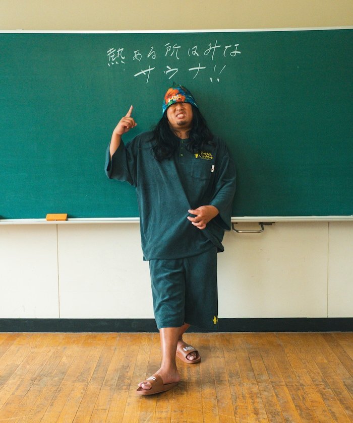 SAUVENIR サウナ田ヒロユキ × SAUVENIR × FREAK'S STORE 別注 KANNAIGI ナップサック付き パイル セットアップ/館内着 フリークスストア トップス カットソー・Tシャツ グリーン