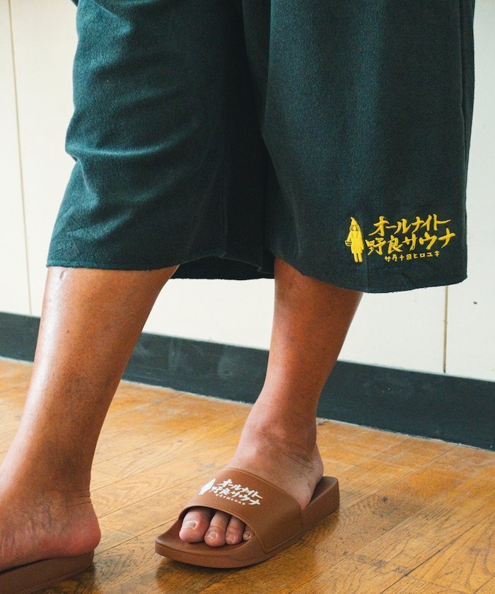 SAUVENIR サウナ田ヒロユキ × SAUVENIR × FREAK'S STORE 別注 KANNAIGI ナップサック付き パイル セットアップ/館内着 フリークスストア トップス カットソー・Tシャツ グリーン