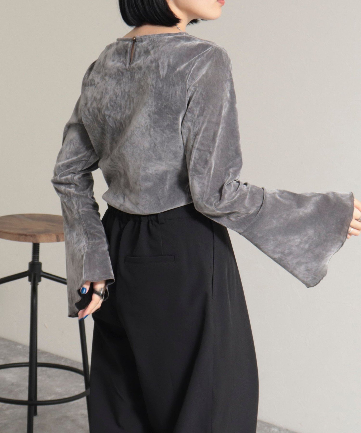 【SALE／5%OFF】fredy emue ベロア袖フレアープルオーバー フレディ アンド グロスター トップス カットソー・Tシャツ グレー ホワイト ブラック【送料無料】のサムネイル