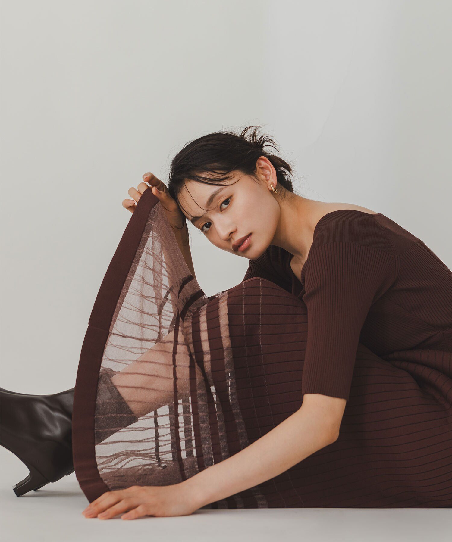 【SALE/50%OFF】NATURAL BEAUTY BASIC ヘムラインシアーニットワンピース ナチュラルビューティベーシック スカート その他のスカート グレー ブラウン【送料無料】