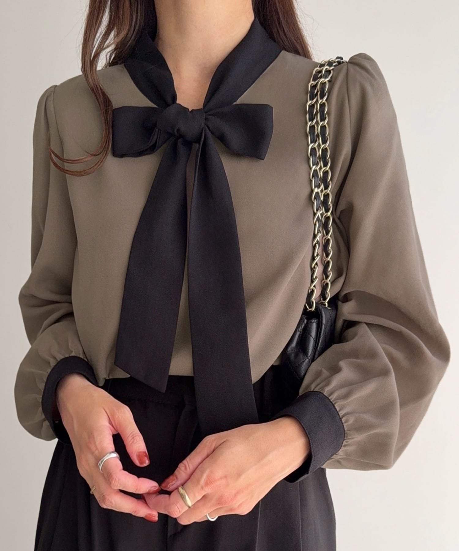 【SALE／27%OFF】JUNOAH ボウタイブラウス ジュノア トップス シャツ・ブラウス ベージュ ブラック ホワイト【送料無料】のサムネイル