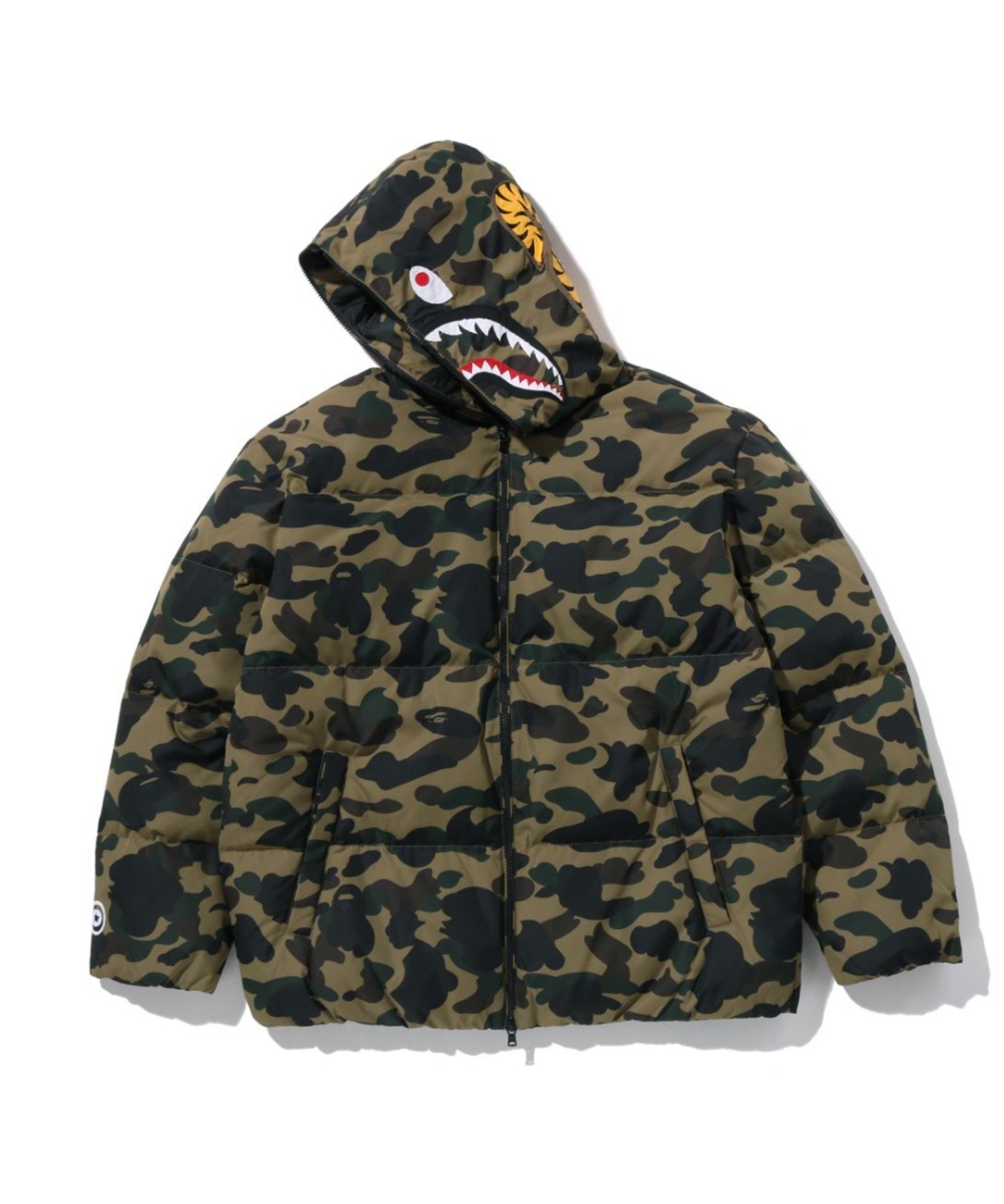 A BATHING APE 1ST CAMO SHARK DOWN JACKET ア ベイシング エイプ ジャケット・アウター ダウンジャケット・ダウンベスト グリーン イエロー【送料無料】