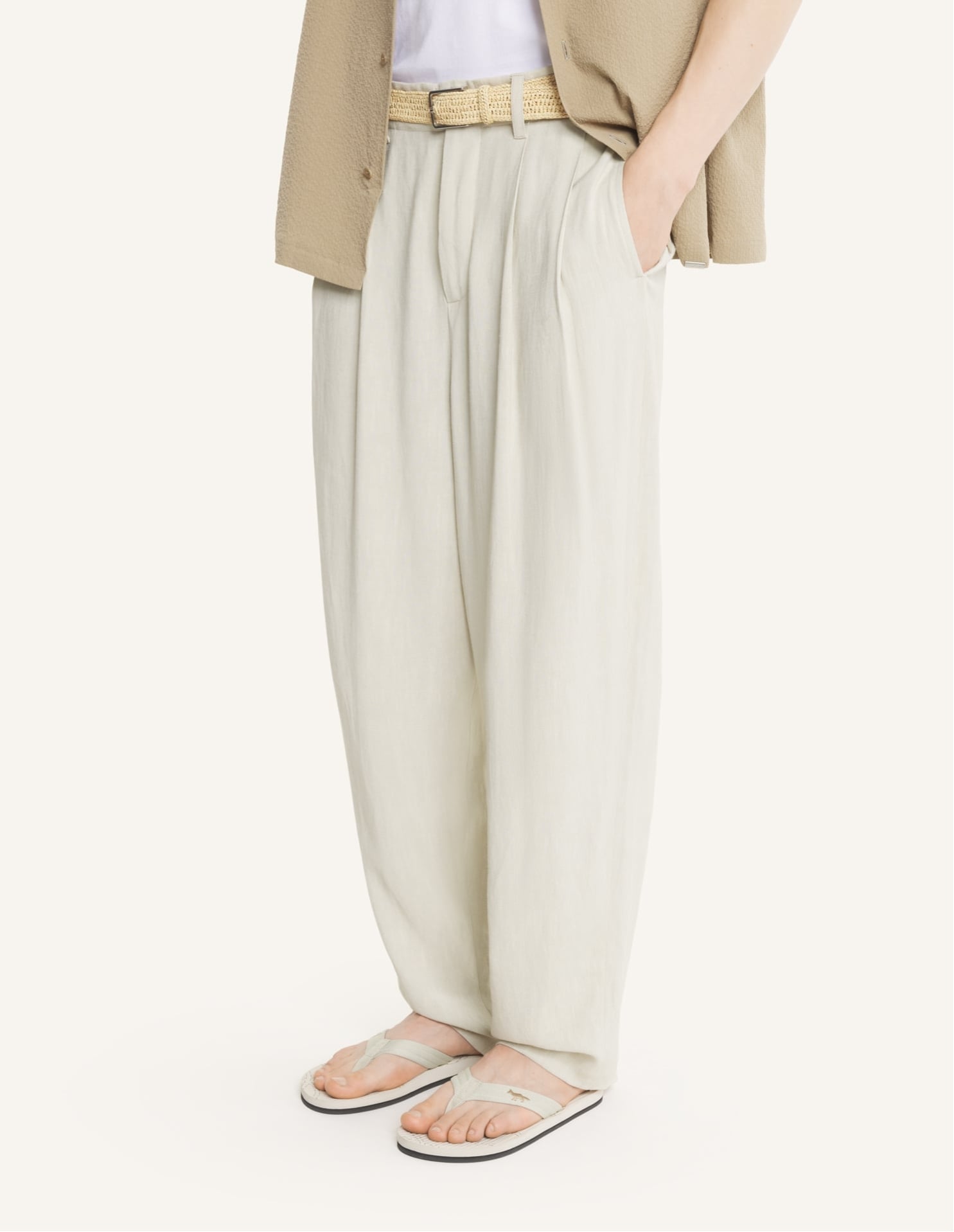 Maison Kitsune (M)TAILORED PLEATED PANTS メゾン キツネ パンツ スラックス・ドレスパンツ ベージュ【送料無料】