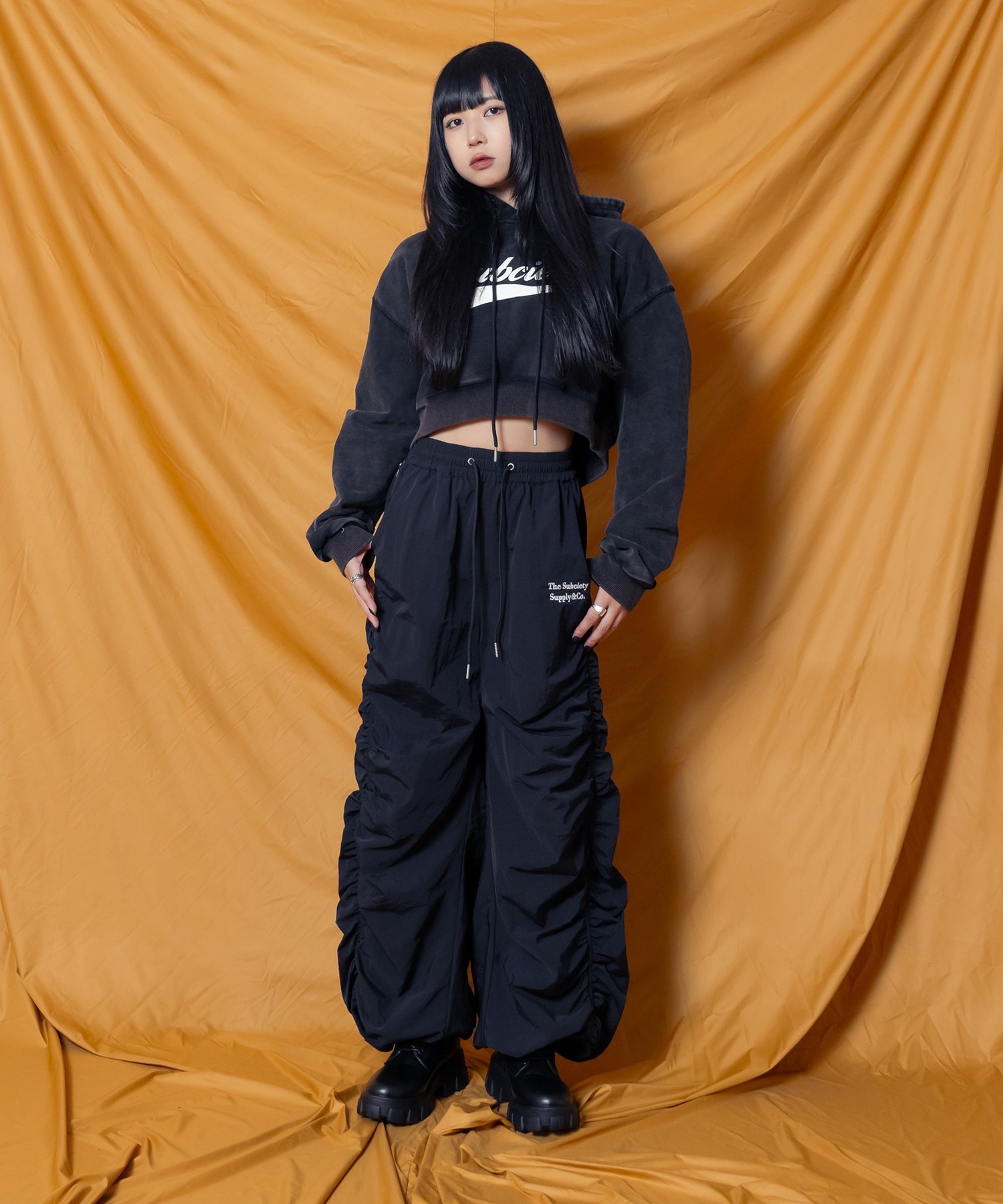 Subciety NYLON GATHER PANTS【WOMEN】 サブサエティ パンツ その他のパンツ ブラック グレー