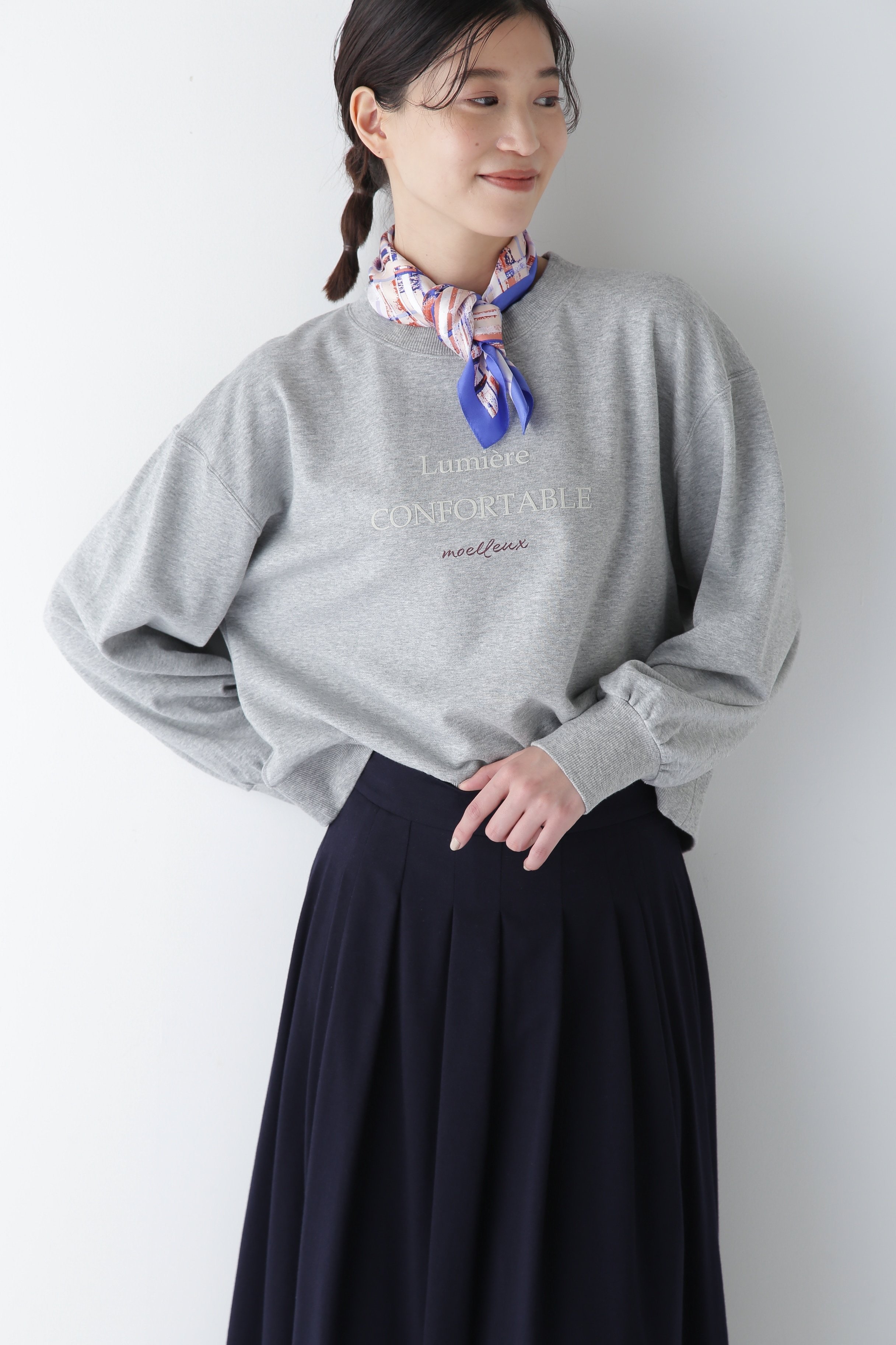 human woman ◆ロゴトレーナー ヒューマン ウーマン トップス カットソー・Tシャツ ブルー グレー ベージュ