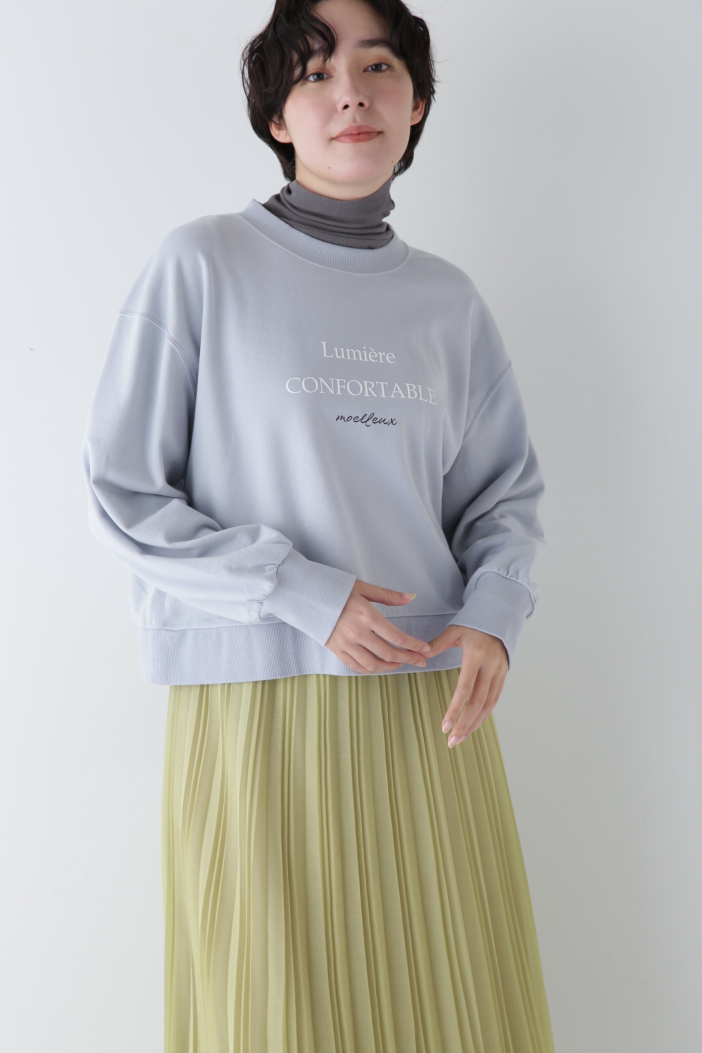 human woman ◆ロゴトレーナー ヒューマン ウーマン トップス カットソー・Tシャツ ブルー グレー ベージュ