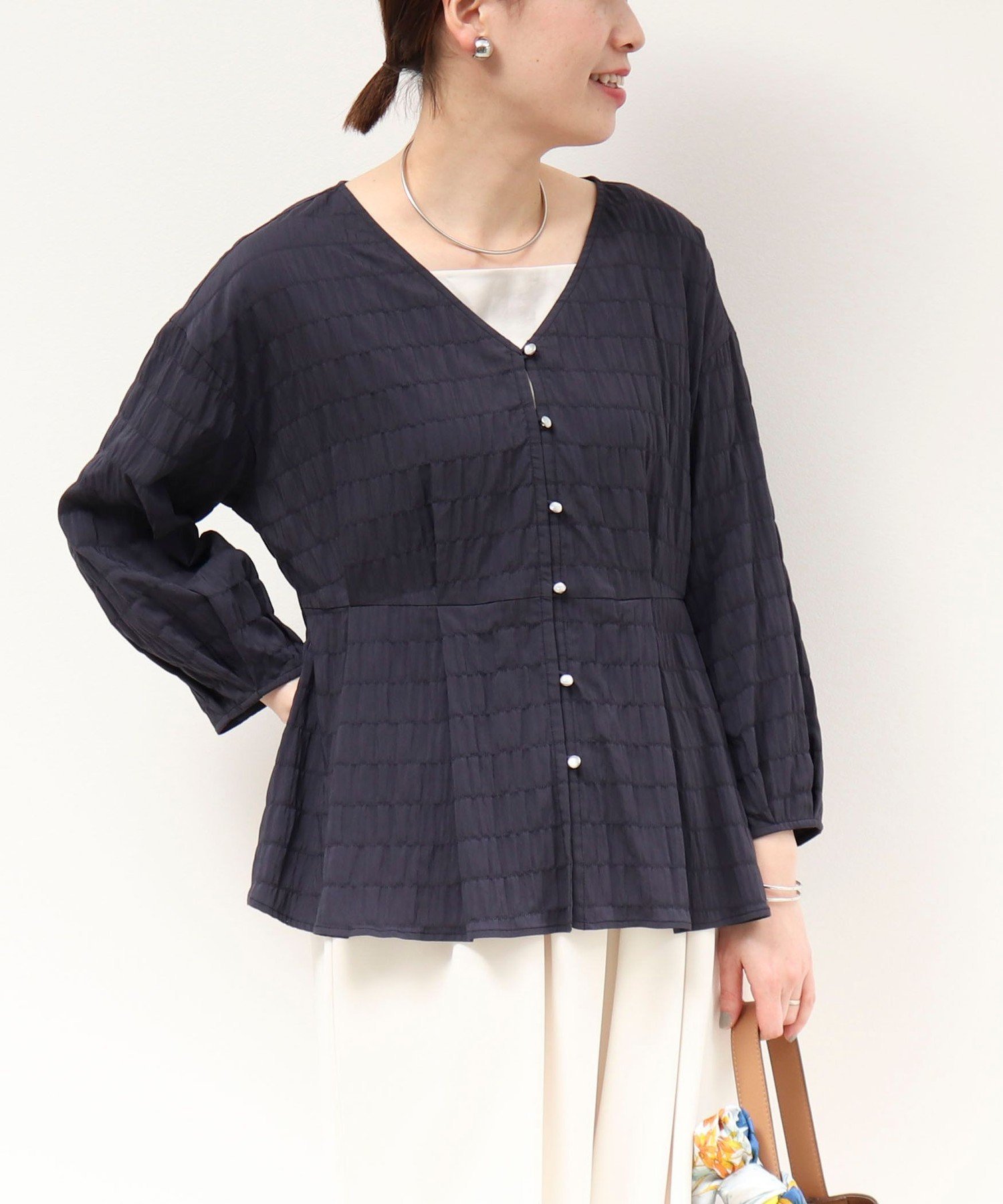 【SALE／30%OFF】MICO COULIER ブイネックタックブラウス ノーリーズ トップス シャツ・ブラウス ネイビー ホワイト ブルー【送料無料】