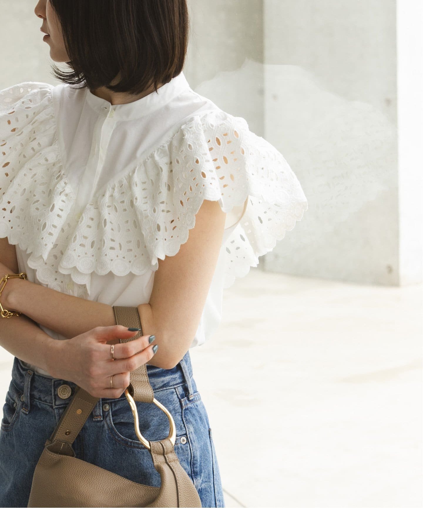 NOBLE 《予約》スカラ刺繍フリルブラウス ノーブル トップス シャツ・ブラウス ホワイト【送料無料】のサムネイル