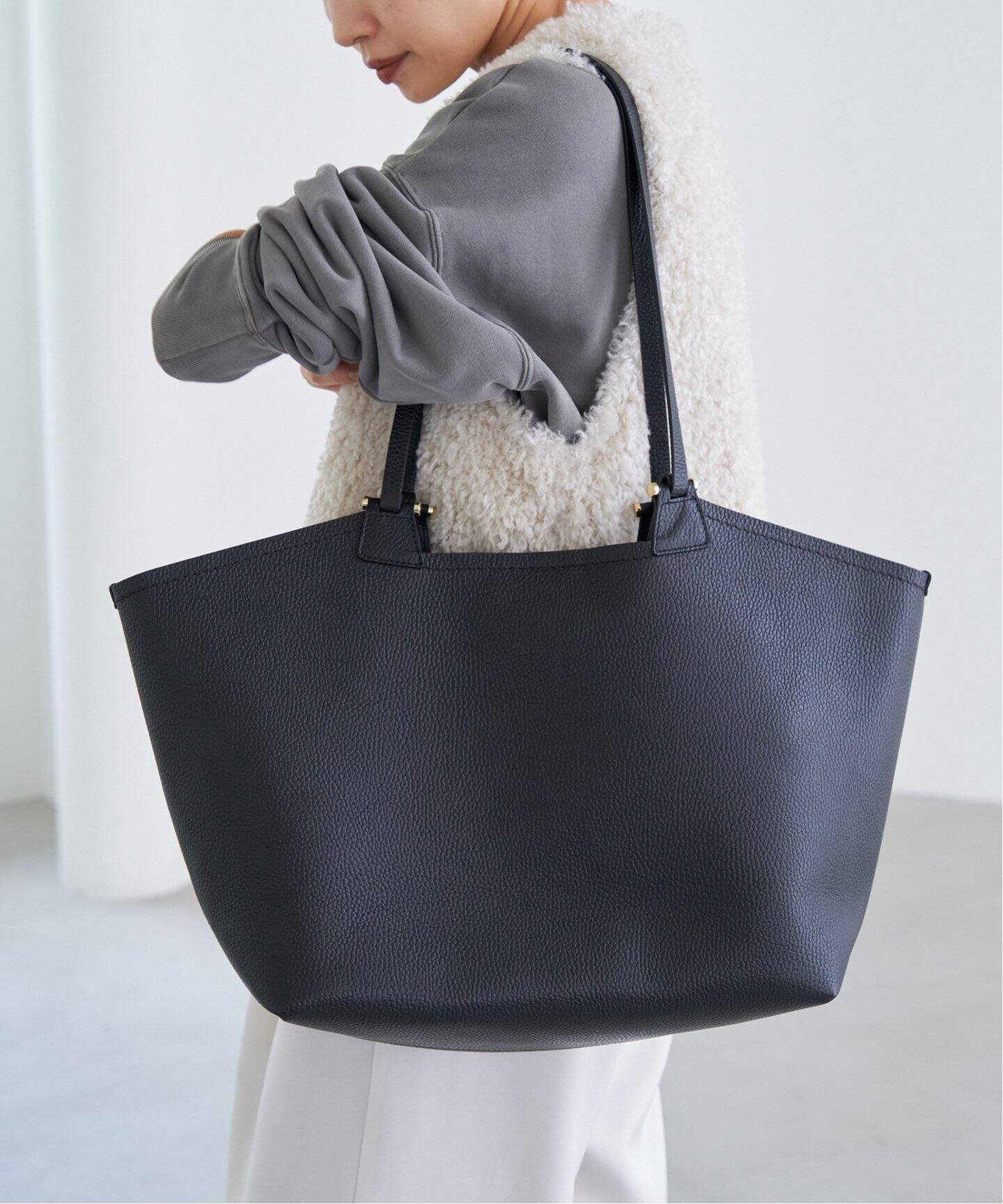 IENA 《追加予約》LORISTELLA/ロリステッラ レザートートバッグ イエナ バッグ トートバッグ ブラック ブラウン【送料無料】のサムネイル