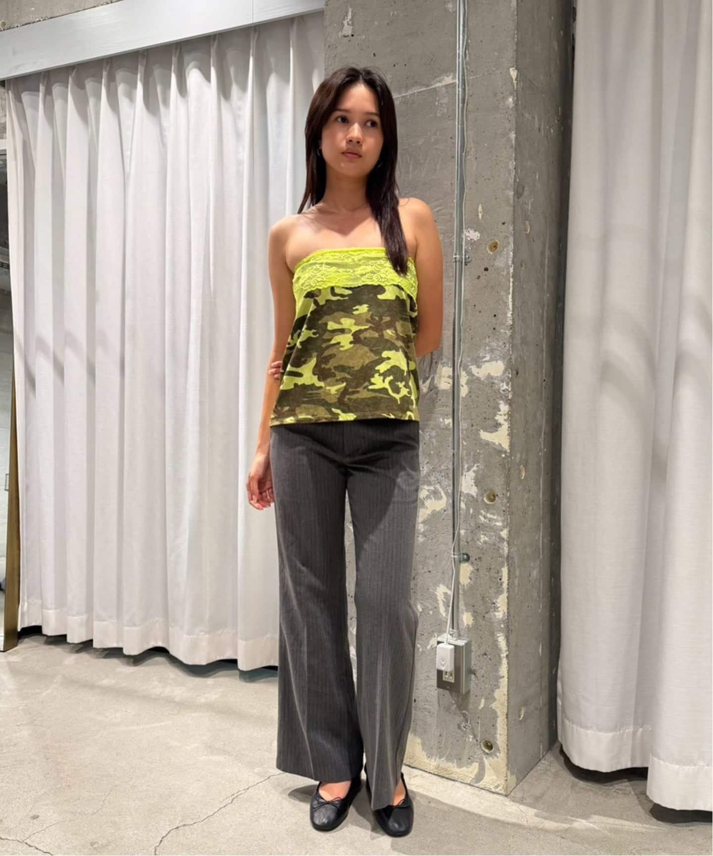 Oriens JOURNAL STANDARD 《予約》ストライプスラックスパンツ オリエンス ジャーナルスタンダード パンツ スラックス・ドレスパンツ ホワイト グレー