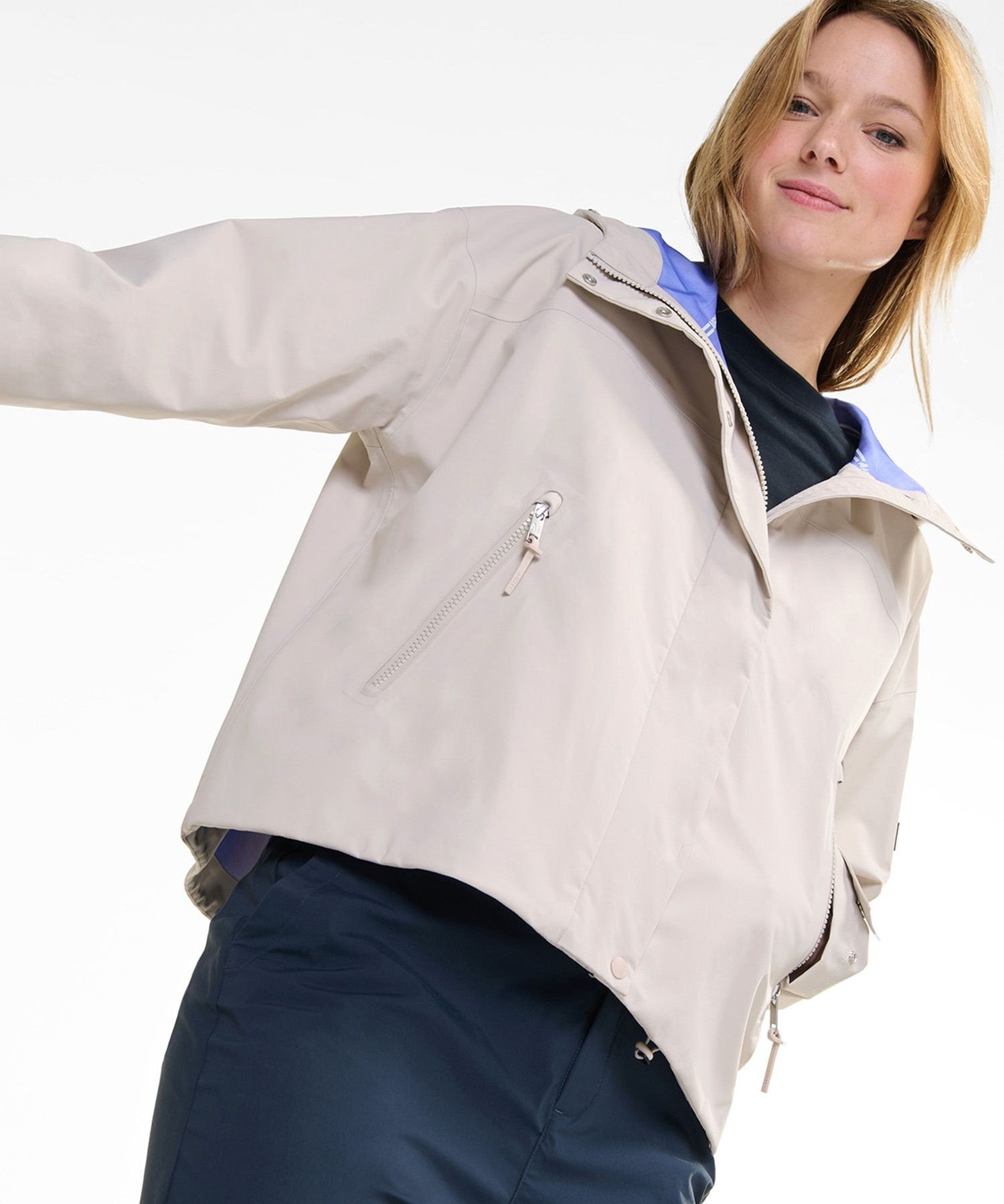 【SALE／30%OFF】AIGLE GORE-TEX ゴアテックス 防風 撥水 防水 透湿 3レイヤー ショートフーデッドジャケット エーグル ジャケット・アウター マウンテンパーカー ブラック ホワイト【送料無料】