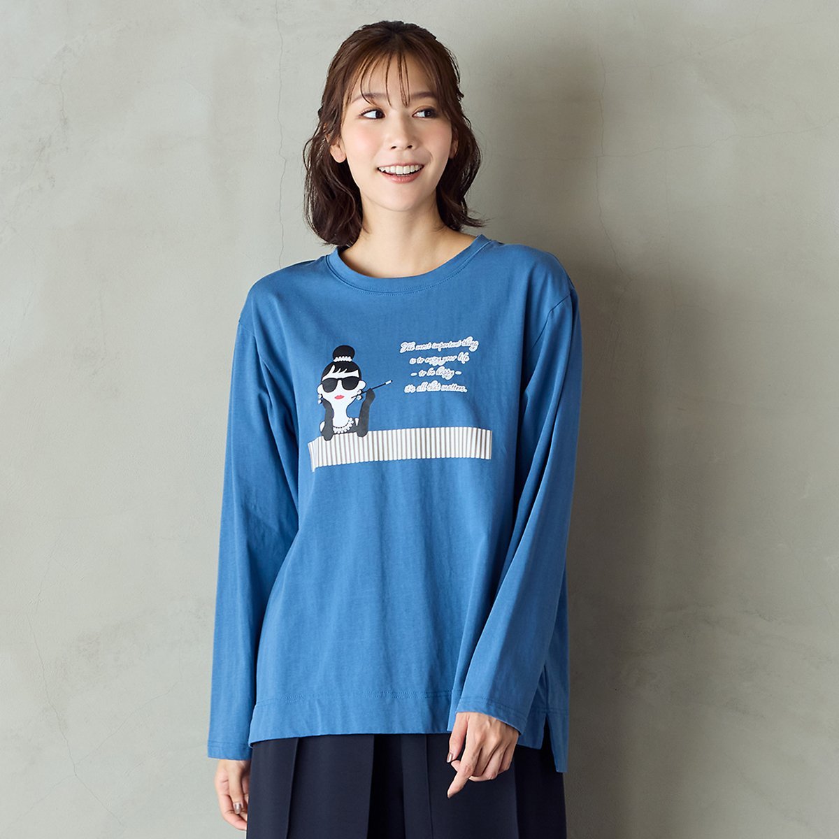 PISANO 【手洗いOK・HAPPY FACEコラボ】エマちゃんメッセージカットソー ピサーノ トップス カットソー・Tシャツ ブラック ブルー ホワイト