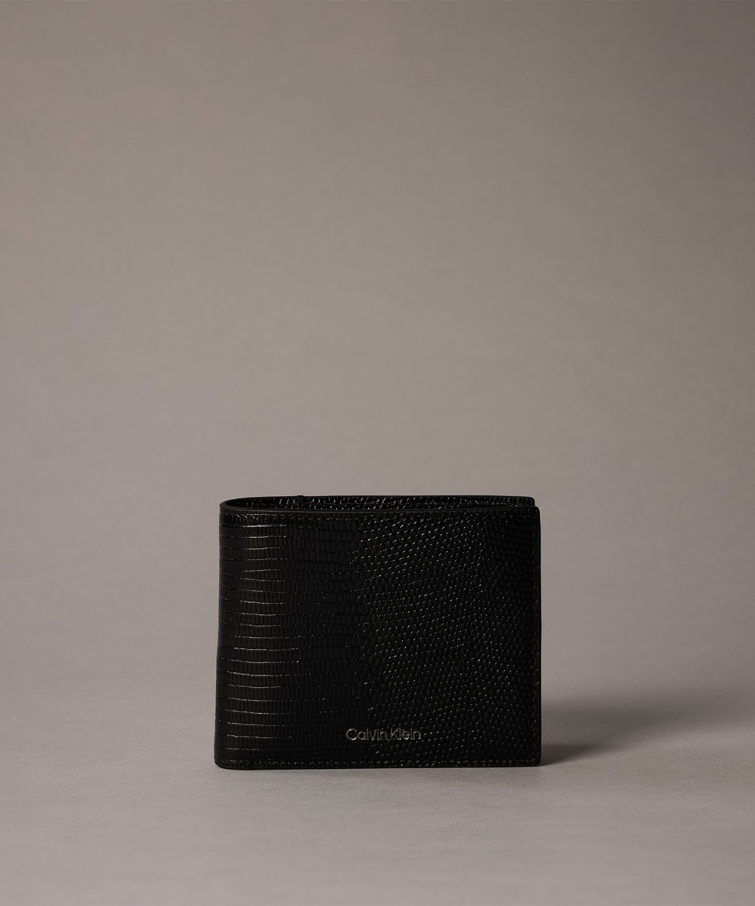 Calvin Klein Jeans Accessory (M)【公式ショップ】 カルバンクライン リザード エンボス バイフォールド ウォレット Calvin Klein Jeans Accessory 4D1102G カルバン・クライン 財布・ポーチ・ケース 財布 ブラック【送料無料】のサムネイル