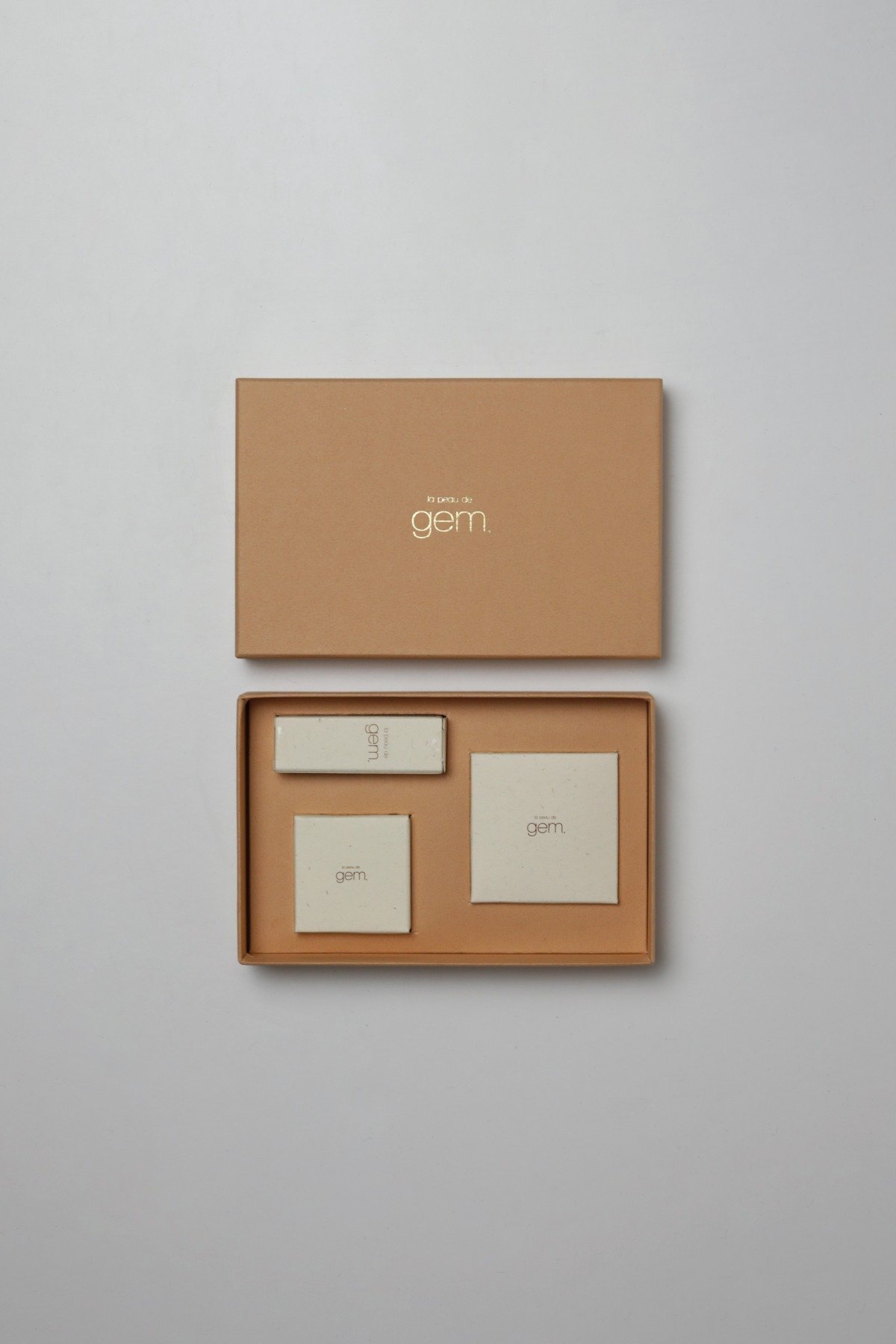 【SALE／79%OFF】LA PEAU DE GEM / led.tokyo / uneven la peau de gem.ギフトボックスセット ラポドゥジェム / レッドトウキョウ/アニヴェン 福袋・ギフト・その他 ギフトセット ピンクのサムネイル