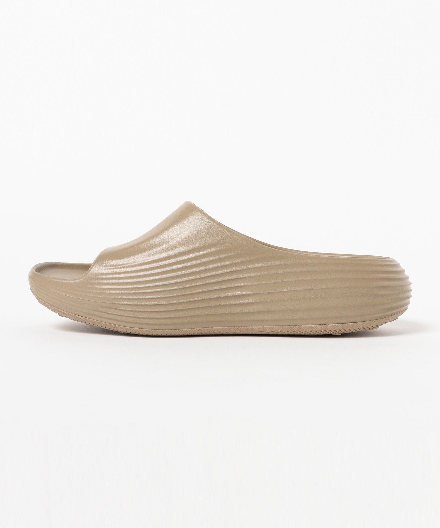 BEAMS NIKE / ReactX Rejuven8 Slide ビームス メン シューズ・靴 サンダル カーキグリーン【送料無料】