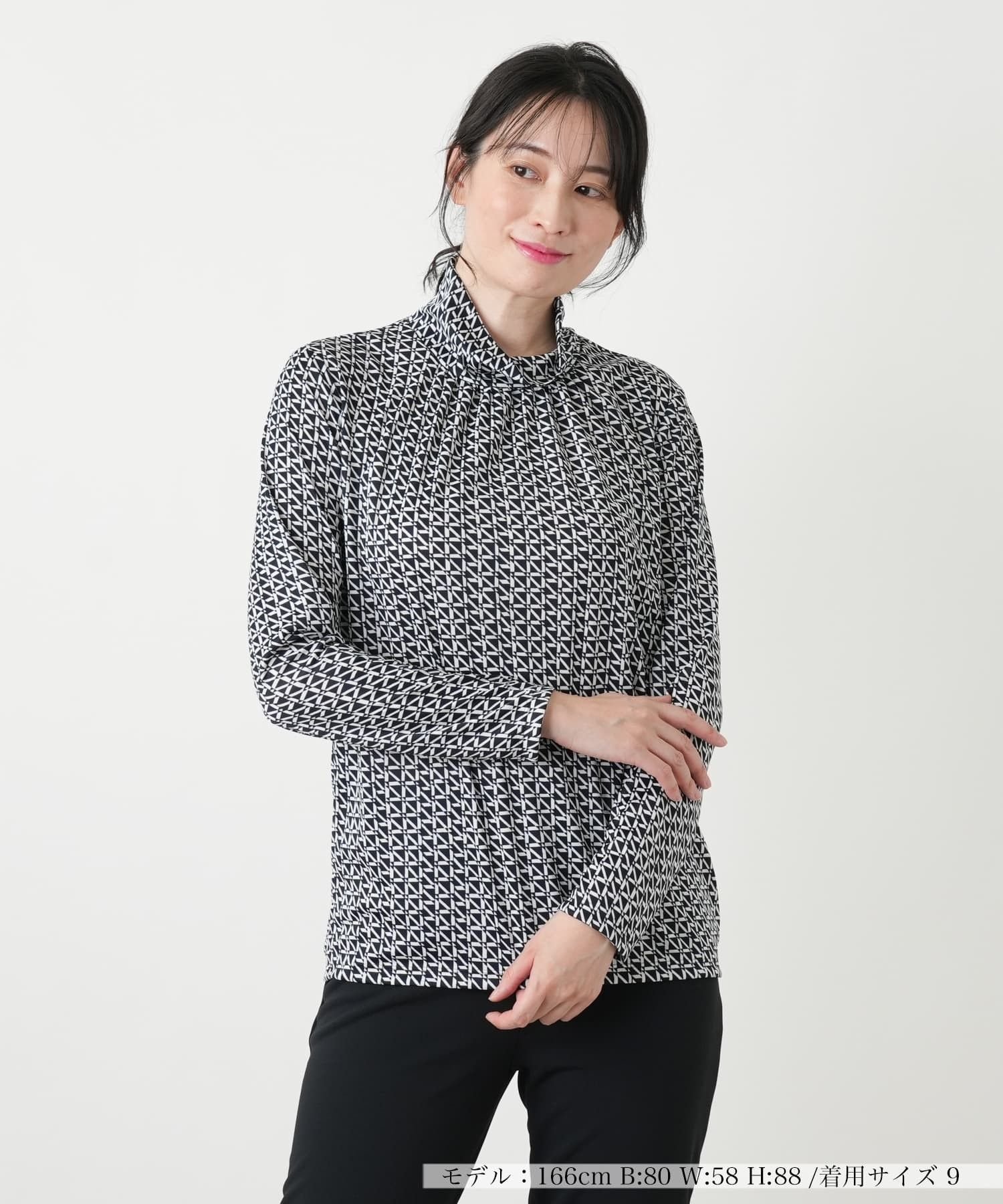 Leilian 幾何学柄ハイネックカットソー【ROCHAS Premiere】 レリアン トップス カットソー・Tシャツ ネイビー ブルー
