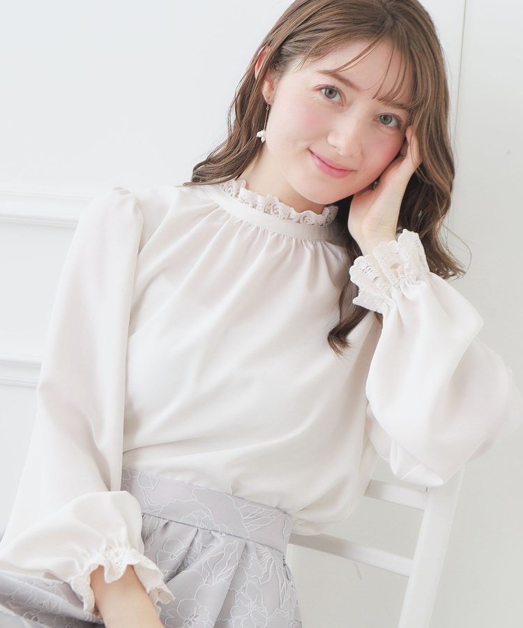 Couture Brooch 【2024春新作】【前後2WAY】エンブロレースブラウス クチュールブローチ トップス シャツ・ブラウス ホワイト グレー ブラック ピンク【送料無料】のサムネイル