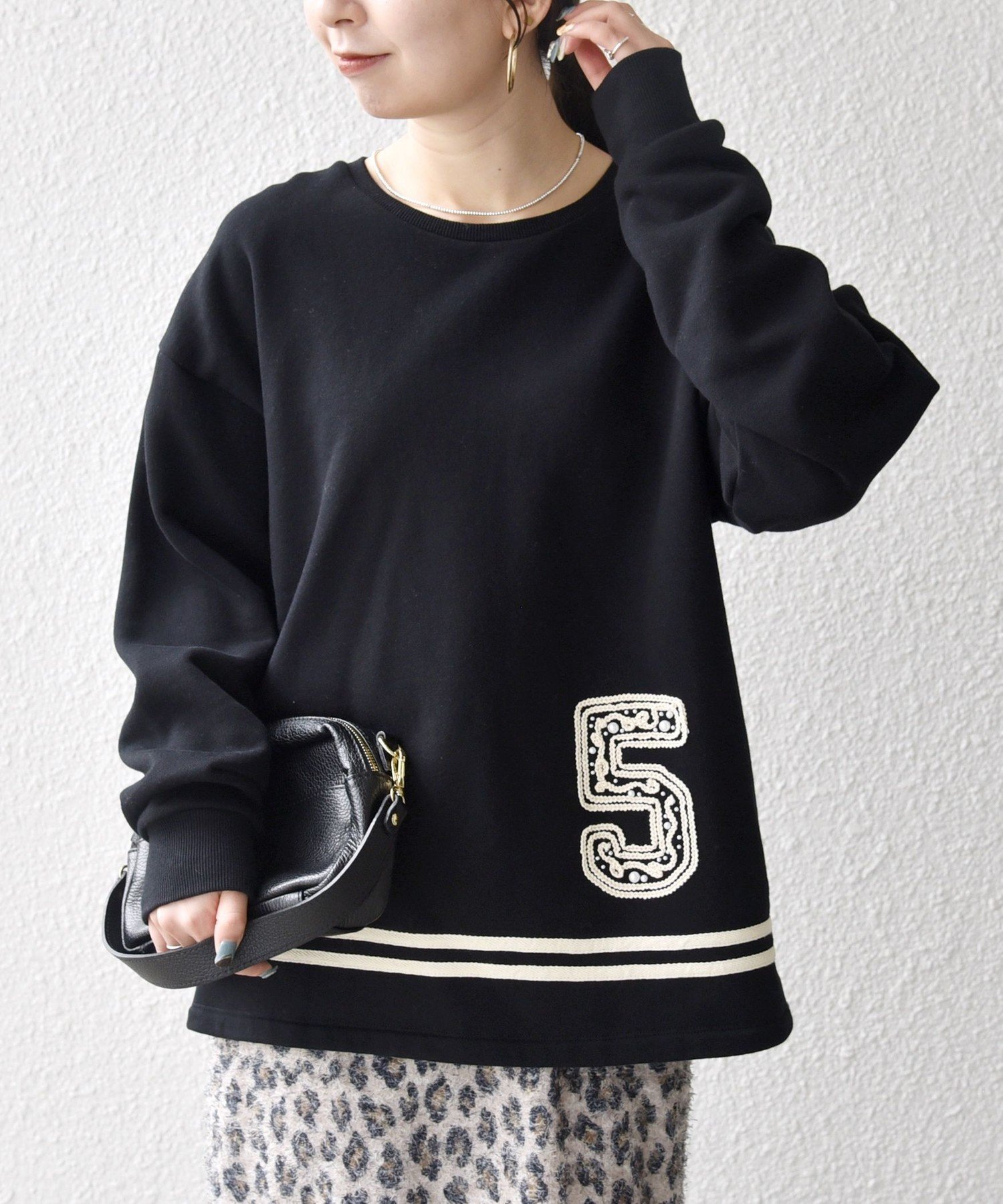 SHIPS any 《予約》SHIPS any:＜洗濯機可能＞裏起毛 ビジュー クルーネック 刺繍 スウェット シップス トップス スウェット・トレーナー ブラック ホワイト【送料無料】のサムネイル