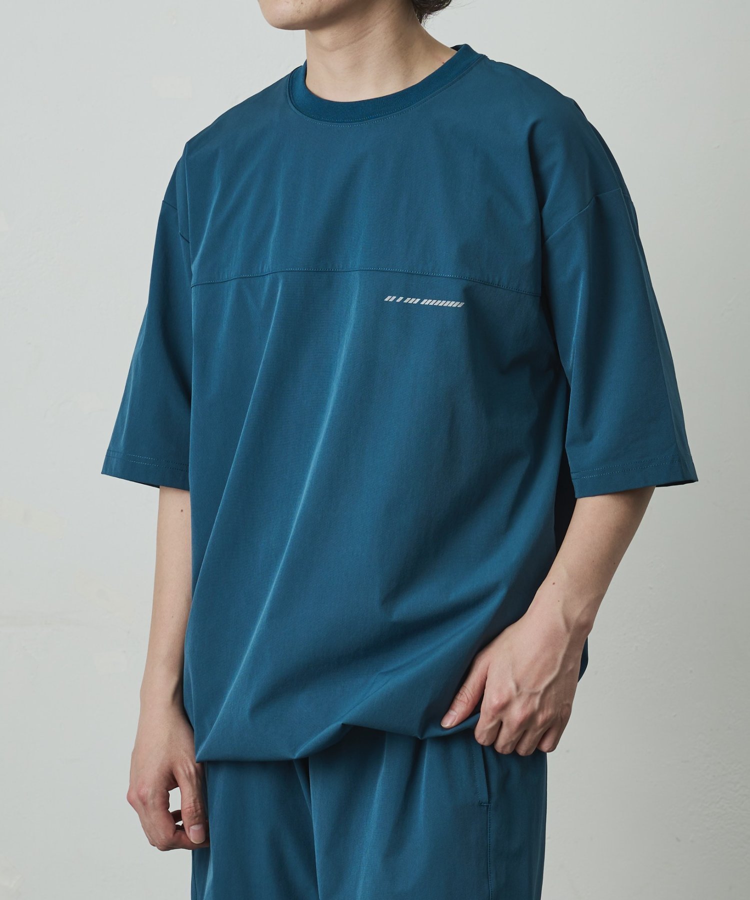 接触冷感リフレクタープリント切替Tシャツ コロニー トゥーワンスリーナイン トップス カットソー・Tシャツ ブラック ベージュ ブルー グレー カーキグリーン