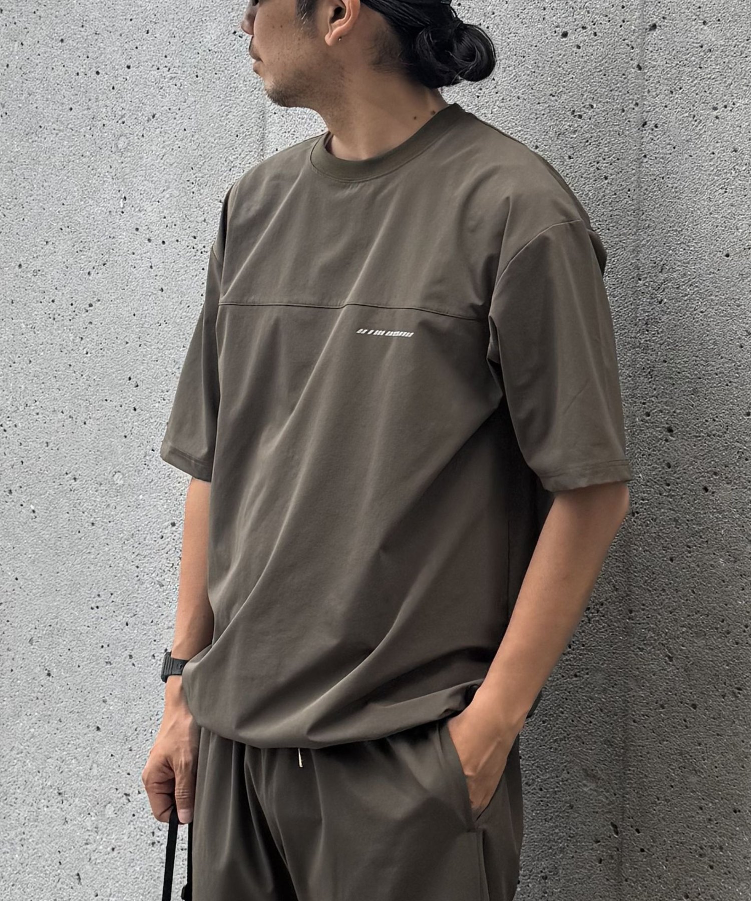 接触冷感リフレクタープリント切替Tシャツ コロニー トゥーワンスリーナイン トップス カットソー・Tシャツ ブラック ベージュ ブルー グレー カーキグリーン