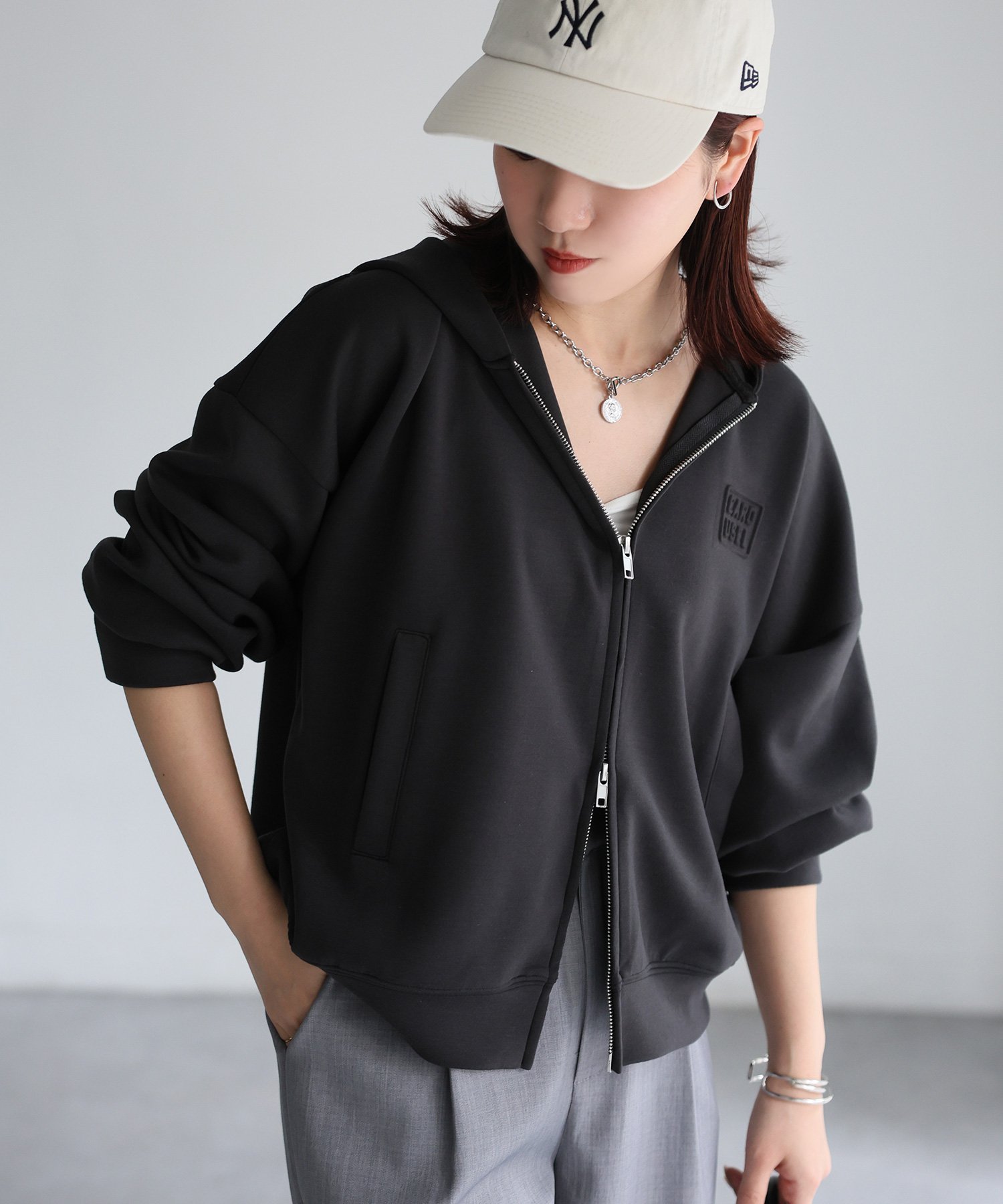 【SALE/50%OFF】Riberry エンボスロゴダブルジップパーカー リベリー トップス パーカー・フーディー ホワイト グレー ブルー