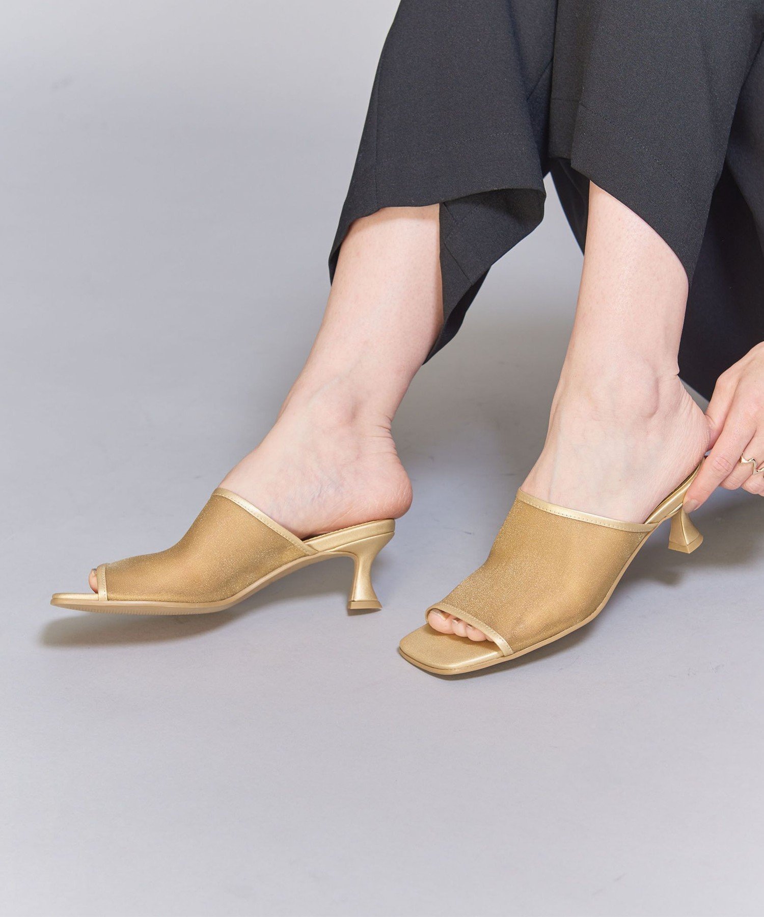 【SALE／80%OFF】BEAUTY&YOUTH UNITED ARROWS シャイニー チュール スライダーサンダル ユナイテッドアローズ アウトレット シューズ・靴 サンダル ゴールド ブラウン