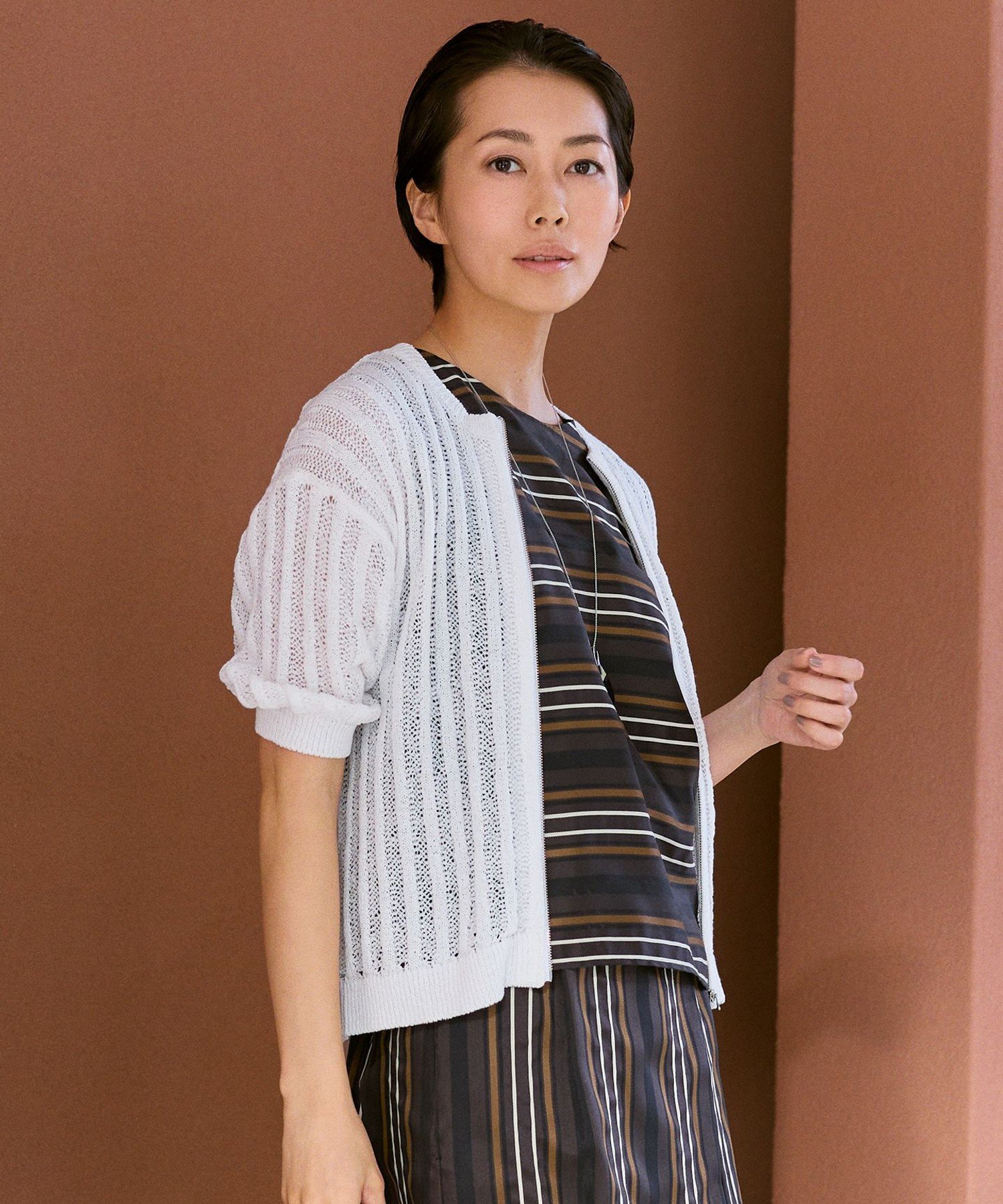 【SALE／40%OFF】自由区 L 【カタログ掲載】ストライプパターンジップ ニット ジユウク トップス ニット ホワイト ブラック【送料無料】