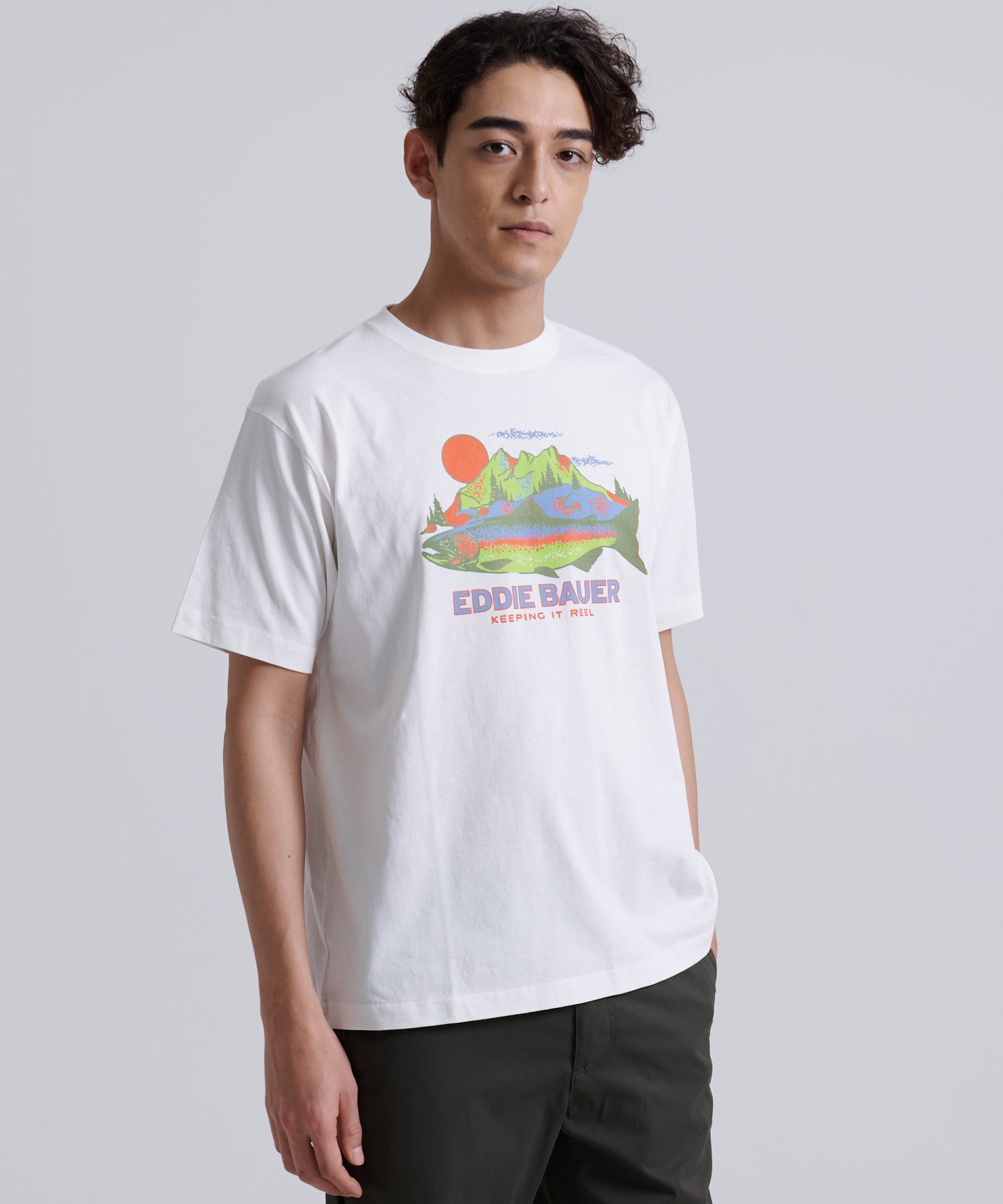 Eddie Bauer グラフィック 半袖Tシャツ/SS GRAPHIC TEE エディーバウアー トップス カットソー・Tシャツ ホワイト ブルー