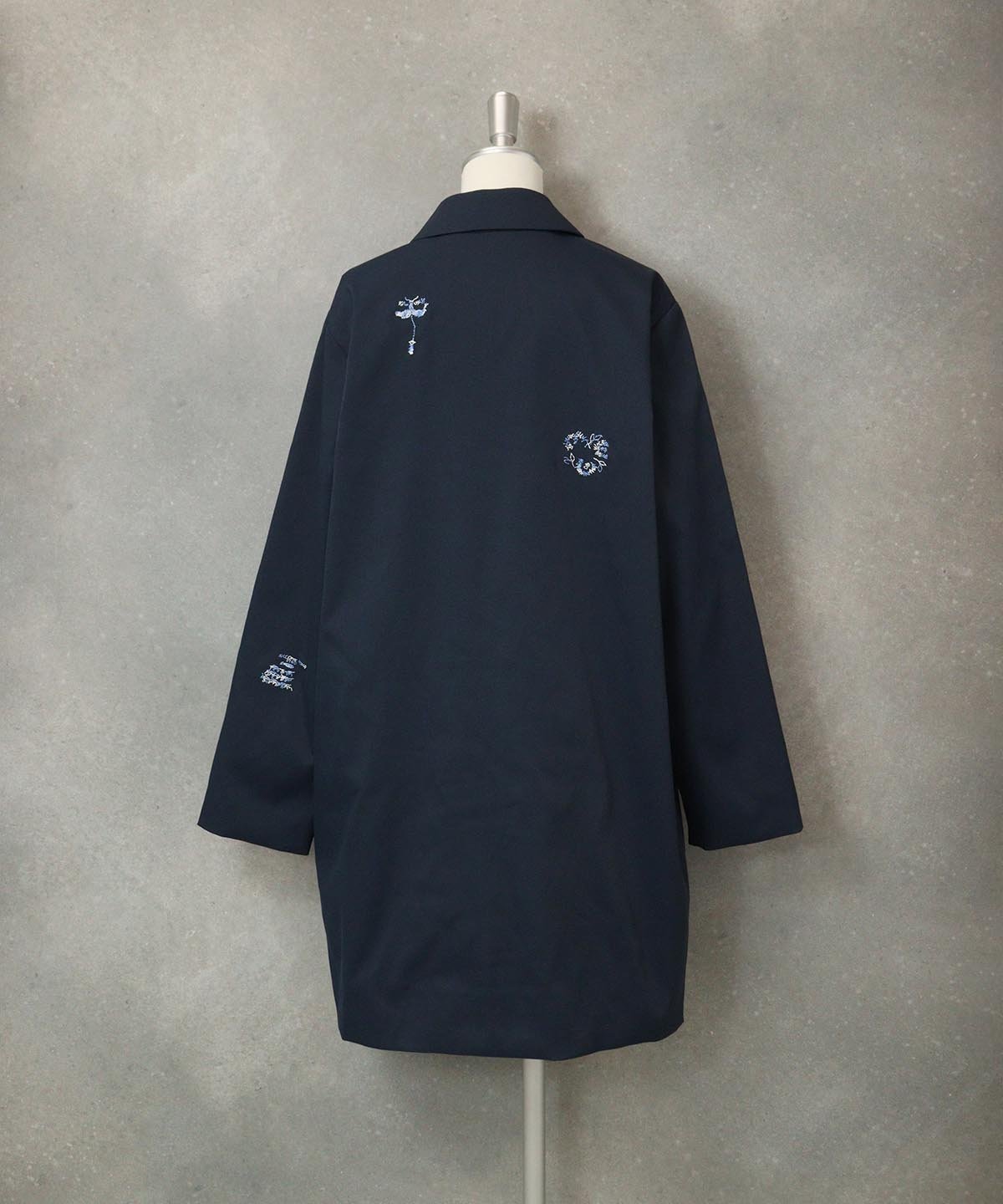 【SALE／40%OFF】STUDIO PICONE 刺繍UVスプリングコート スタジオピッコーネ ジャケット・アウター ステンカラーコート ネイビー ホワイト【送料無料】