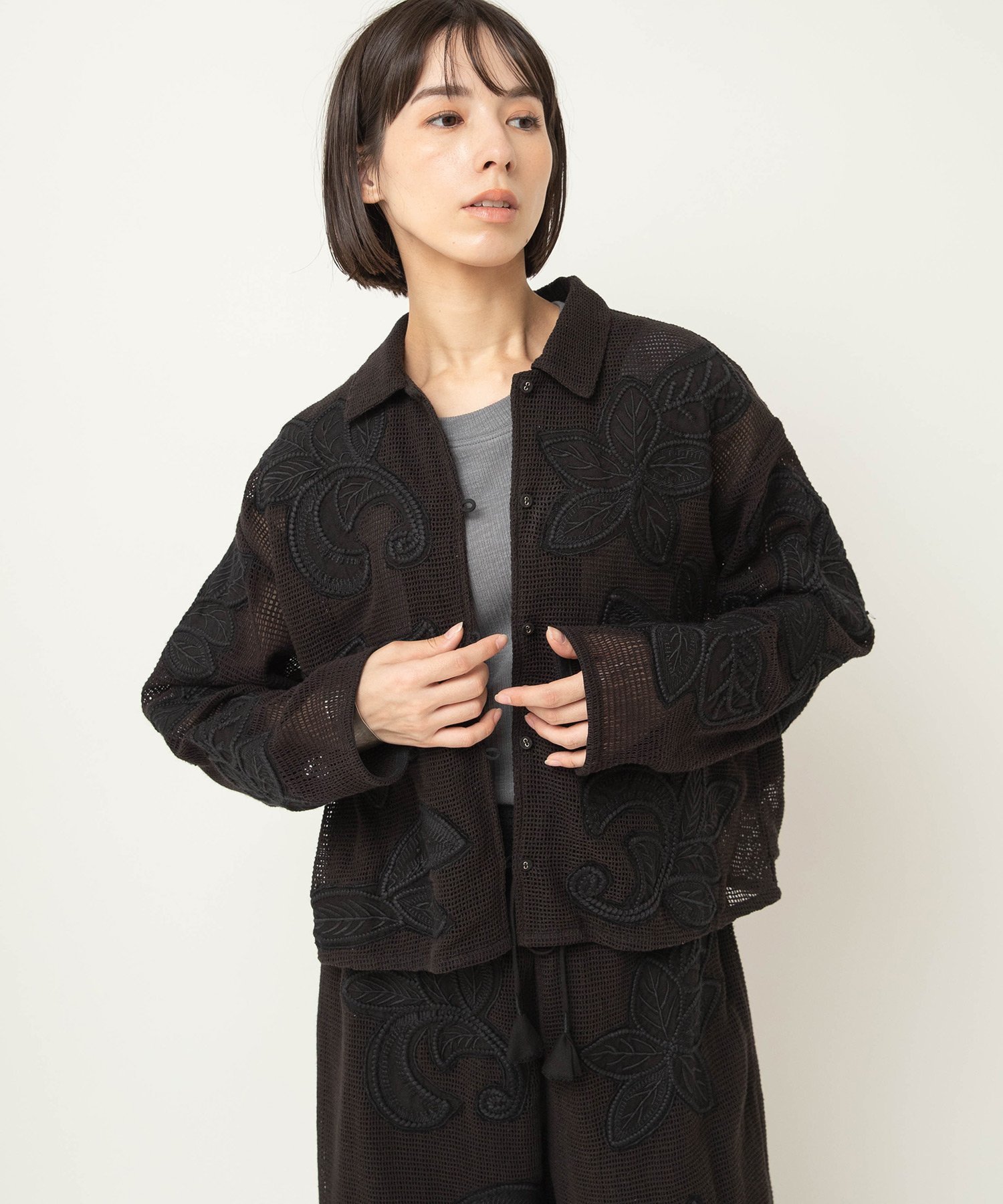 RNA-N J2174 ボタニカル刺繍メッシュジャケット アールエヌエーエヌ ジャケット・アウター その他のジャケット・アウター ホワイト ブラック