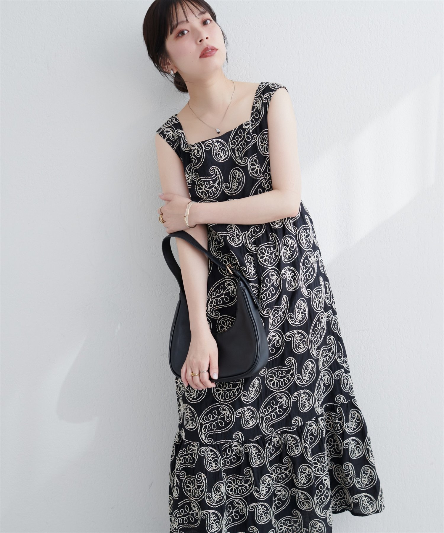 【SALE／50%OFF】natural couture スパンコール刺繍ノースリワンピース ナチュラルクチュール ワンピース・ドレス その他のワンピース・ドレス ブラック ホワイト【送料無料】のサムネイル