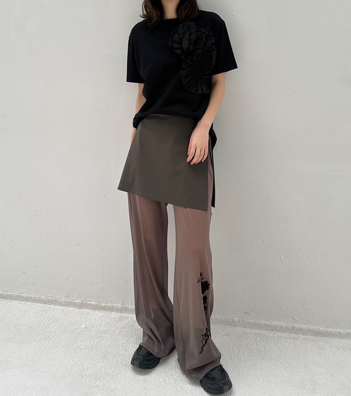 LE CIEL BLEU シアーリラックスパンツwフロックフラワー / Sheer Relax Pant w/Flocked Flower ルシェルブルー パンツ その他のパンツ ブラウン グレー ブラック
