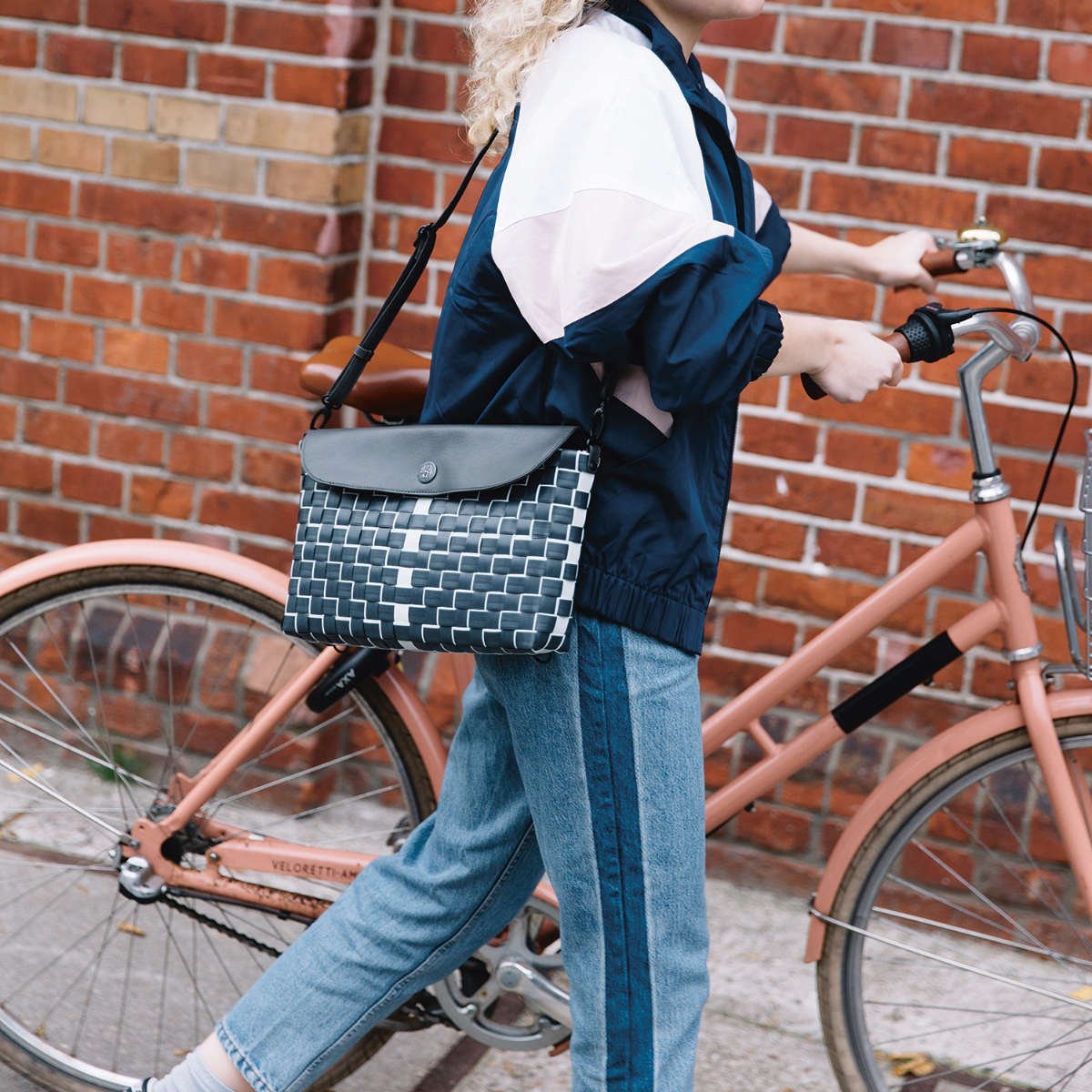 Handed By Handed By ショルダーバッグ 限定デザイン UPTOWN 手編み シゼム バッグ ショルダーバッグ グレー