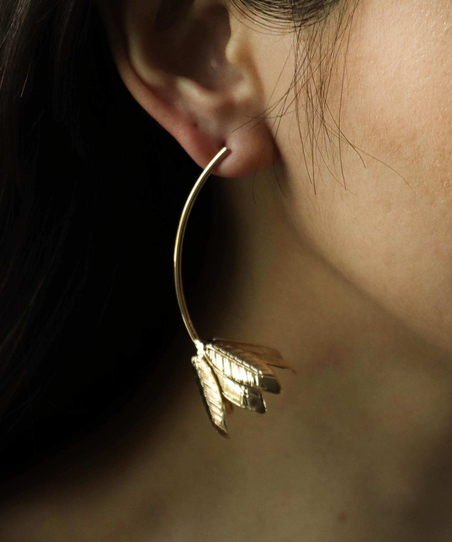 Three Four Time Three Four Time/メタルフラワーアシメピアス スリーフォータイム アクセサリー・腕時計 ピアス シルバー ゴールド