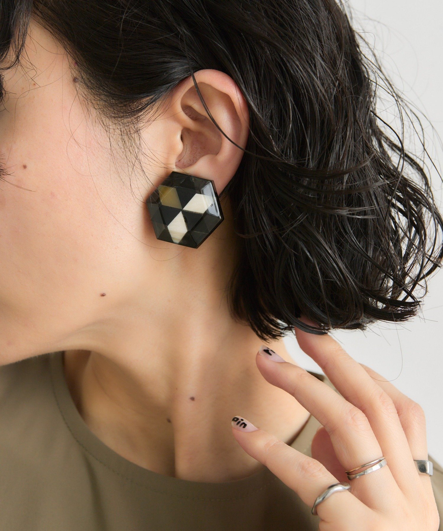 ear PAPILLONNER 水牛角モザイクイヤリング イア パピヨネ アクセサリー・腕時計 その他のアクセサリー・腕時計 ブラック【送料無料】