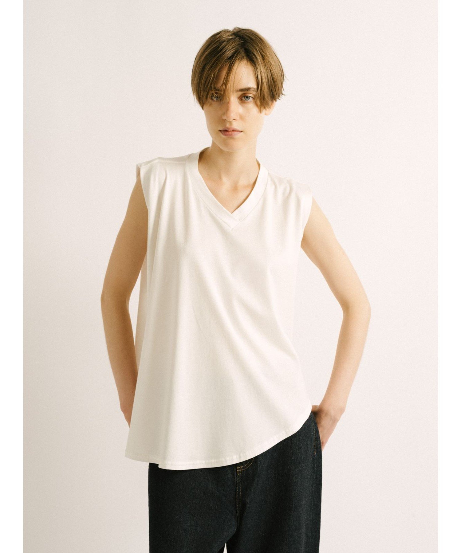 mizuiro ind mizuiro ind Vネックアシンメトリーノースリーブプルオーバー マーコート トップス カットソー・Tシャツ ホワイト ブラック ネイビー ブラウン グレー