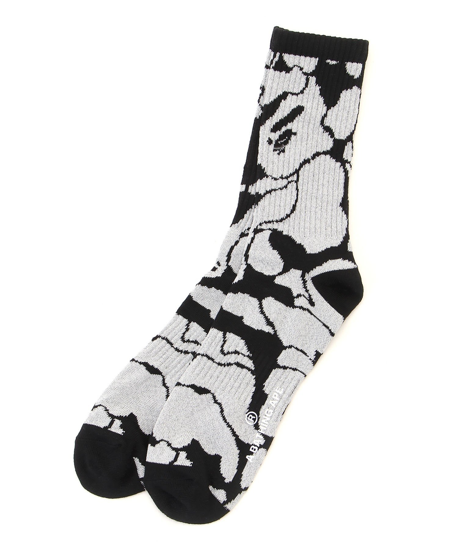 A BATHING APE（ア ベイシング エイプ）REFLECTIVE CAMO SOCKS Mポリエステル／コットンの混紡素材を使用したロングソックス。リフレクター糸でREFLECTIVE CAMOを総柄表現したデザイン。底面にブランドロゴをラバープリント。2色2サイズ展開。型番：1J30184006-BLK-00M HH6397【採寸】サイズ長さ対応サイズM23.5cm25-27cmL24.5cm27-29cm商品のサイズについて【商品詳細】中国素材：ポリエステルコットンその他サイズ：M、L洗濯機洗い可※画面上と実物では多少色具合が異なって見える場合もございます。ご了承ください。商品のカラーについて 【予約商品について】 ※「先行予約販売中」「予約販売中」をご注文の際は予約商品についてをご確認ください。A BATHING APE（ア ベイシング エイプ）REFLECTIVE CAMO SOCKS Mポリエステル／コットンの混紡素材を使用したロングソックス。リフレクター糸でREFLECTIVE CAMOを総柄表現したデザイン。底面にブランドロゴをラバープリント。2色2サイズ展開。型番：1J30184006-BLK-00M HH6397【採寸】サイズ長さ対応サイズM23.5cm25-27cmL24.5cm27-29cm商品のサイズについて【商品詳細】中国素材：ポリエステルコットンその他サイズ：M、L洗濯機洗い可※画面上と実物では多少色具合が異なって見える場合もございます。ご了承ください。商品のカラーについて 【予約商品について】 ※「先行予約販売中」「予約販売中」をご注文の際は予約商品についてをご確認ください。■重要なお知らせ※ 当店では、ギフト配送サービス及びラッピングサービスを行っておりません。ご注文者様とお届け先が違う場合でも、タグ（値札）付「納品書 兼 返品連絡票」同梱の状態でお送り致しますのでご了承ください。 ラッピング・ギフト配送について※ 2点以上ご購入の場合、全ての商品が揃い次第一括でのお届けとなります。お届け予定日の異なる商品をお買い上げの場合はご注意下さい。お急ぎの商品がございましたら分けてご購入いただきますようお願い致します。発送について ※ 買い物カートに入れるだけでは在庫確保されませんのでお早めに購入手続きをしてください。当店では在庫を複数サイトで共有しているため、同時にご注文があった場合、売切れとなってしまう事がございます。お手数ですが、ご注文後に当店からお送りする「ご注文内容の確認メール」をご確認ください。ご注文の確定について ※ Rakuten Fashionの商品ページに記載しているメーカー希望小売価格は、楽天市場「商品価格ナビ」に登録されている価格に準じています。 商品の価格についてA BATHING APEA BATHING APEの靴下靴下・レッグウェアご注文・お届けについて発送ガイドラッピンググッズ3,980円以上送料無料ご利用ガイド