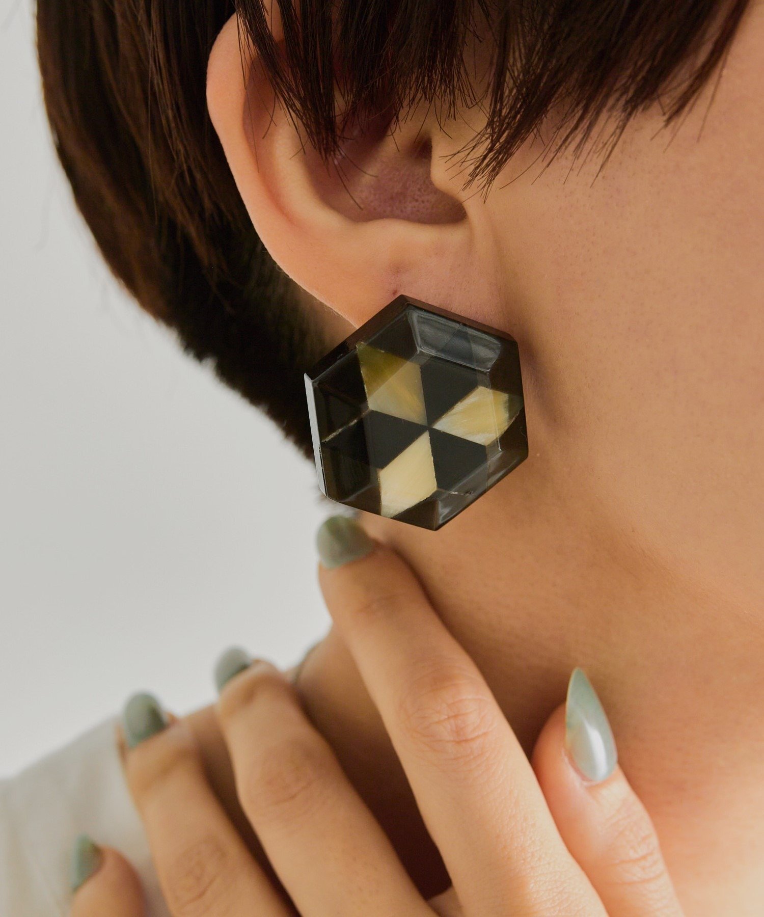 ear PAPILLONNER 《チタンポスト》水牛角モザイクピアス イア パピヨネ アクセサリー・腕時計 ピアス ブラック【送料無料】