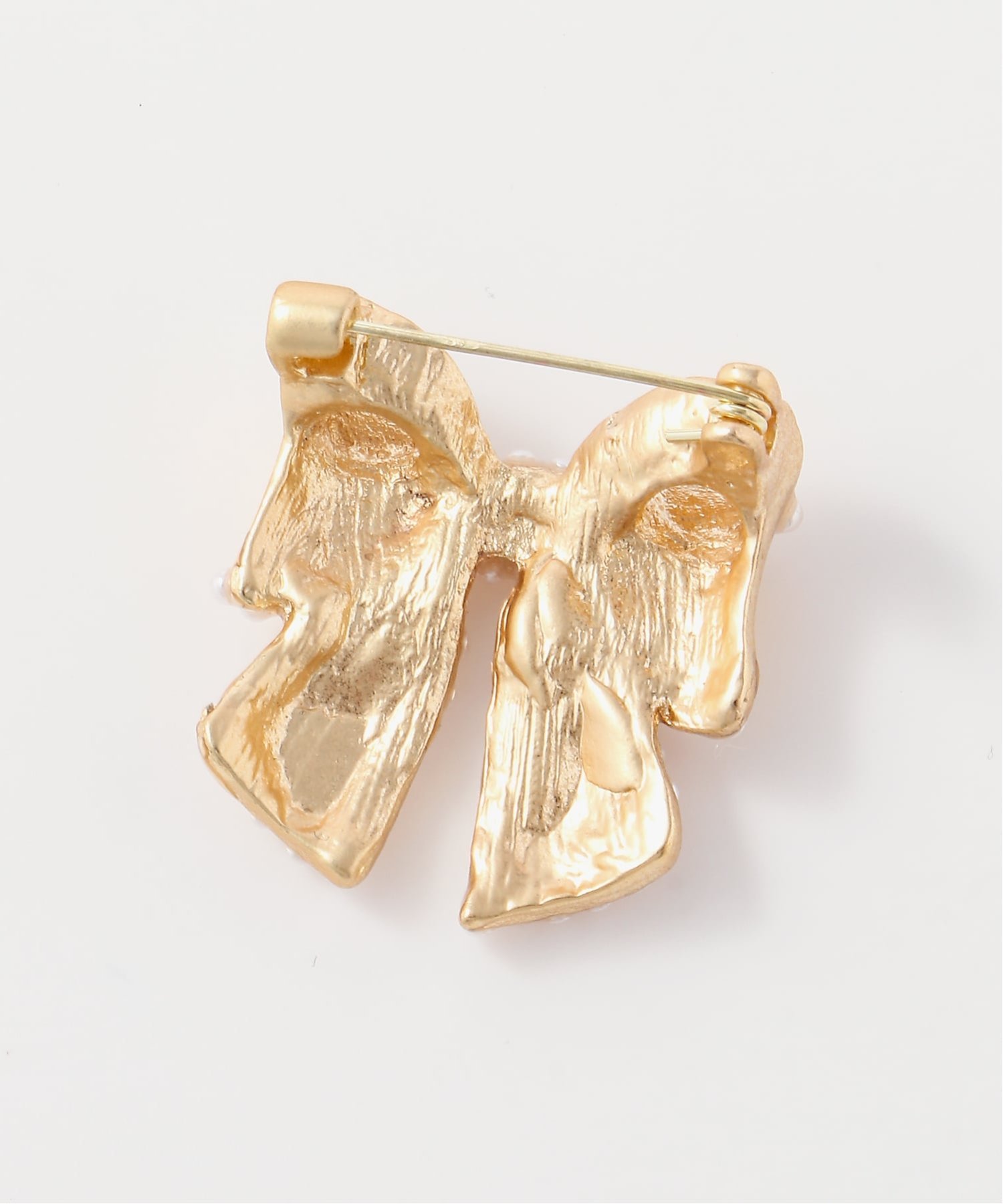 FReePLACe FReePLACe/(W)フラワー リボン パールブローチ ミニョントレフル ルームヨンマルサンセレクティッド アクセサリー・腕時計 ブローチ・コサージュ・バッジ ホワイト グレー