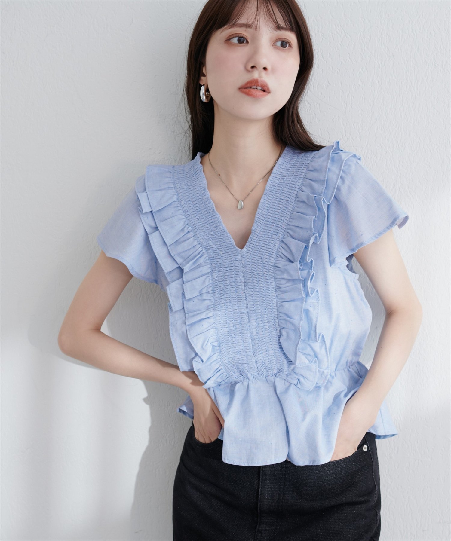 natural couture 【WEB限定】シャーリングペプラムブラウス ナチュラルクチュール トップス シャツ・ブラウス ブルー グレー【送料無料】のサムネイル