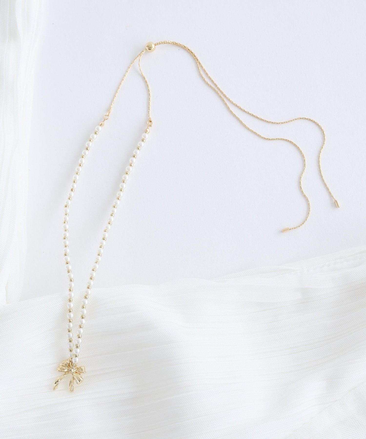 Maison de FLEUR カーリーリボンスライドネックレス メゾン ド フルール アクセサリー・腕時計 ネックレス ゴールド