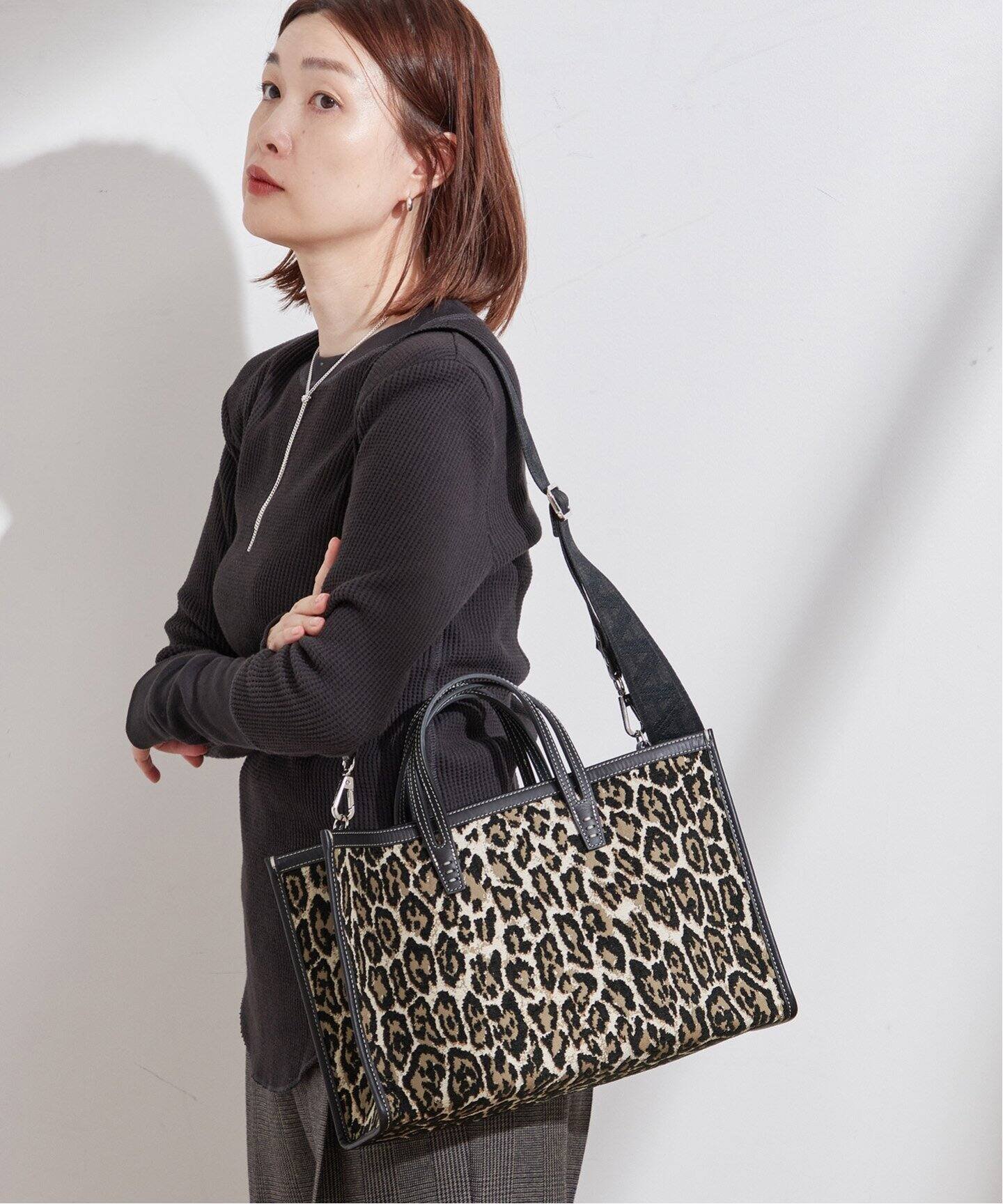 JOURNAL STANDARD L'ESSAGE 《予約》《別注》【A VACATION】BREAD-M-L KHAKI LEO:トートバッグ ジャーナルスタンダード レサージュ バッグ トートバッグ グリーン【送料無料】のサムネイル