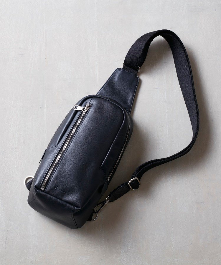 tk.TAKEO KIKUCHI 【WEB限定】イタリアンレザー縦型ボディバッグ ティーケータケオキクチ バッグ ボディバッグ・ウエストポーチ ブラック ブラウン ネイビー【送料無料】のサムネイル