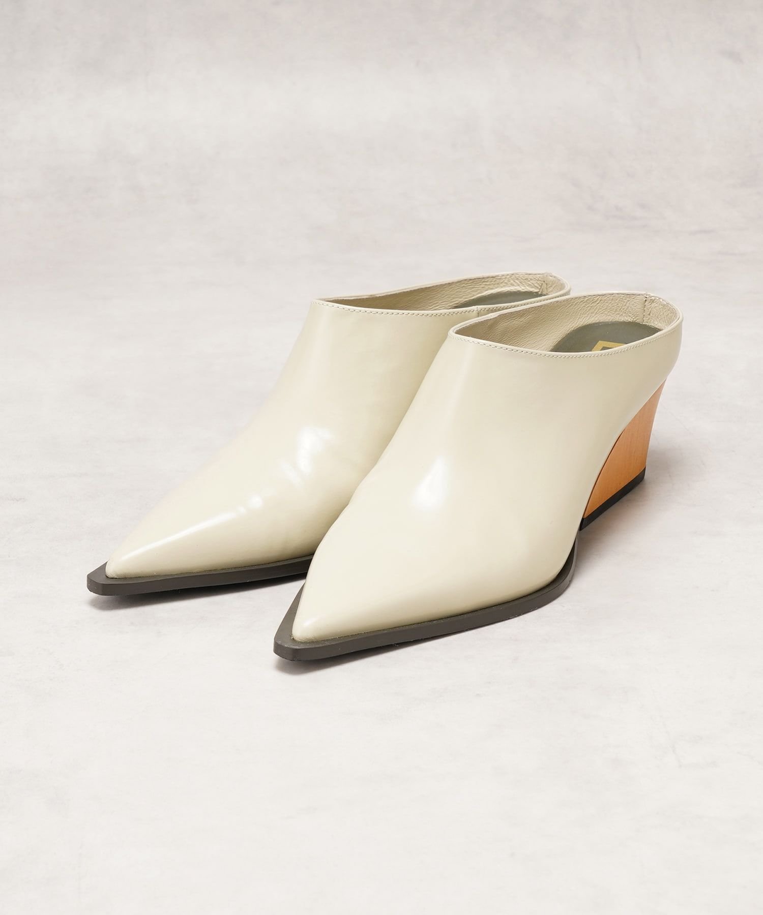 【SALE／50%OFF】LANVIN en Bleu ポインテッドトゥミュール ランバンオンブルー シューズ・靴 その他のシューズ・靴 ベージュ ブラック【送料無料】