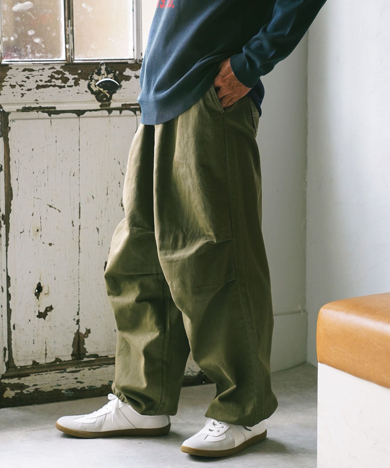 【SALE／40%OFF】BAYFLOW カツラギパラシュートパンツ ベイフロー パンツ その他のパンツ ブルー ブラ..