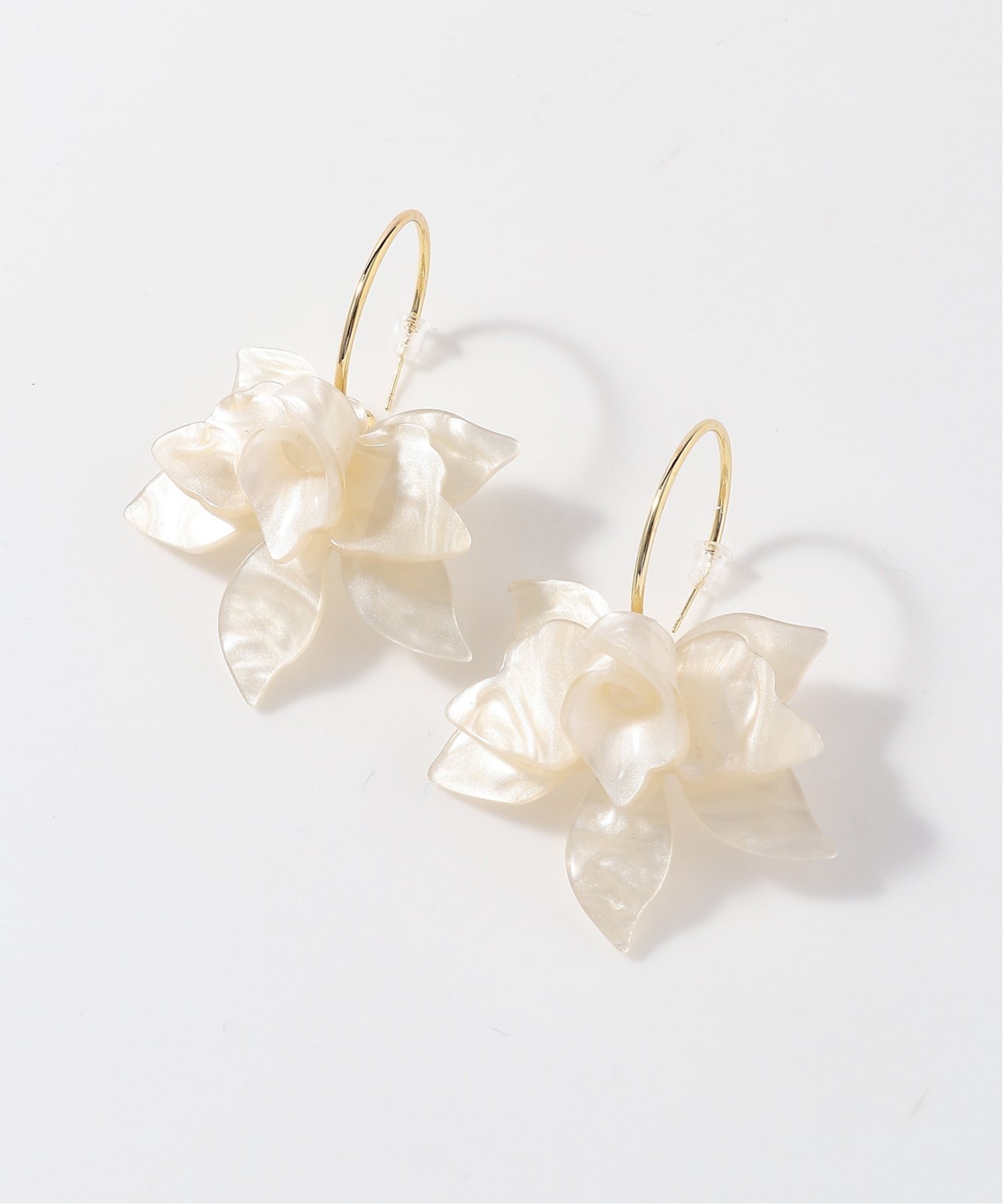 Coo+i/(W)大ぶりアクリルフラワーピアス スレンダー アクセサリー・腕時計 ピアス ブラウン ホワイト